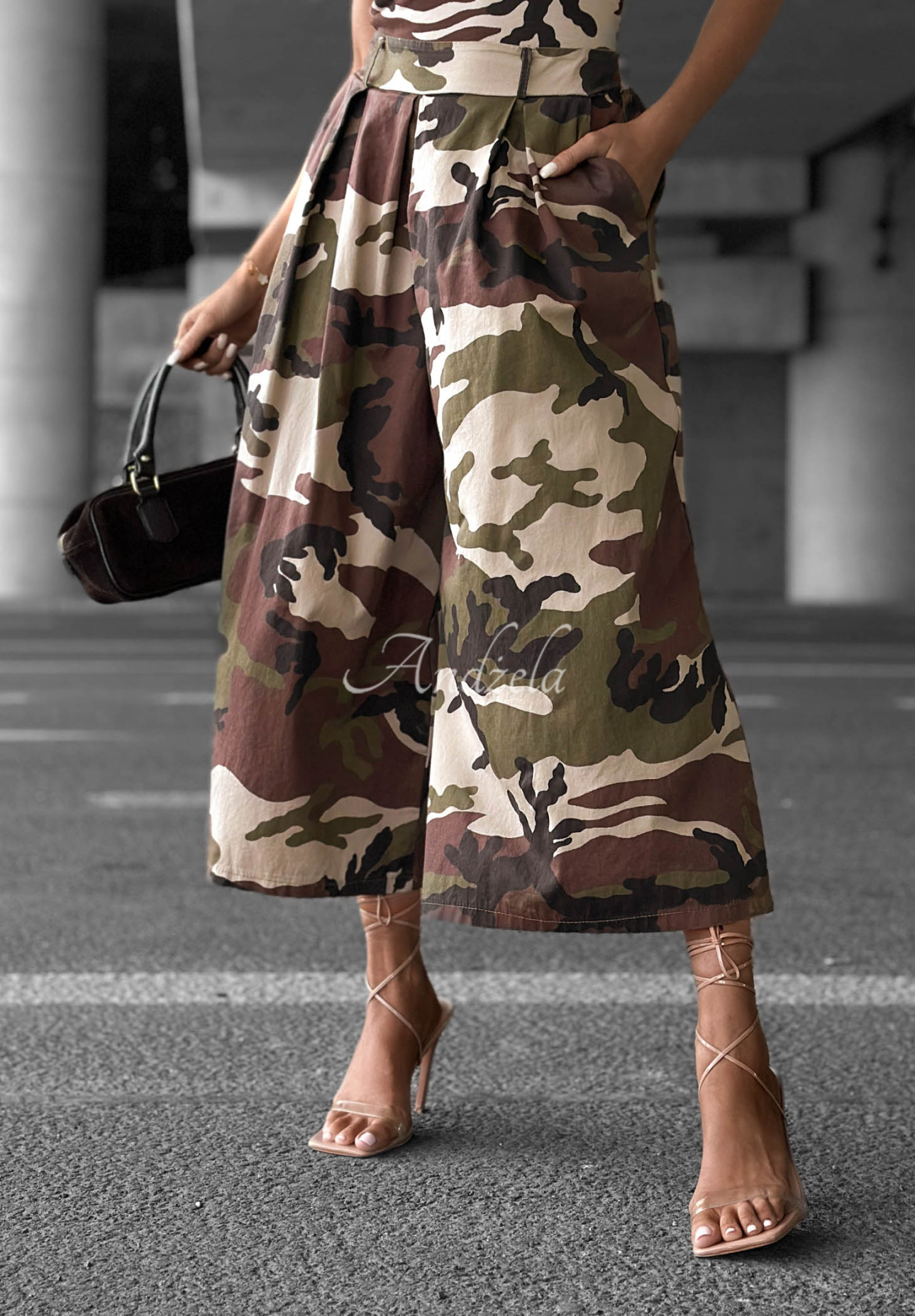 Wide leg Stoffhose mit Falten und Camouflage-Muster Wild Energy Khaki