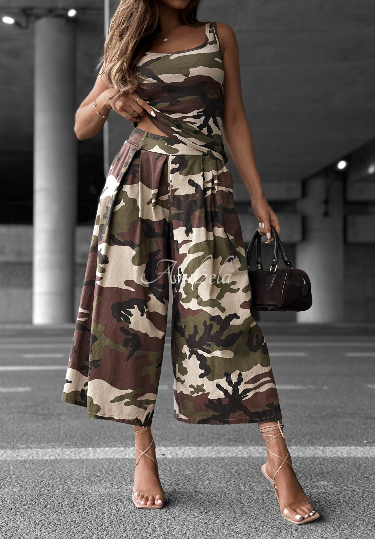 Wide leg Stoffhose mit Falten und Camouflage-Muster Wild Energy Khaki