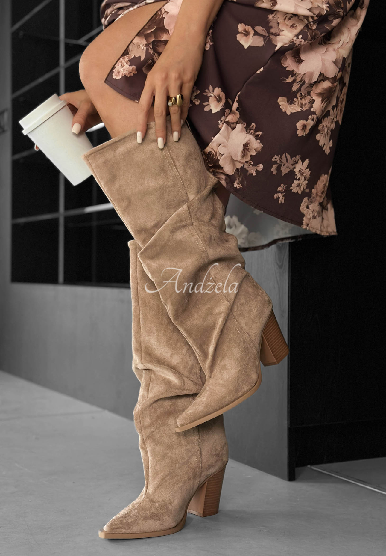Wildleder-Stiefel mit Blockabsatz Velvette Muse Beige
