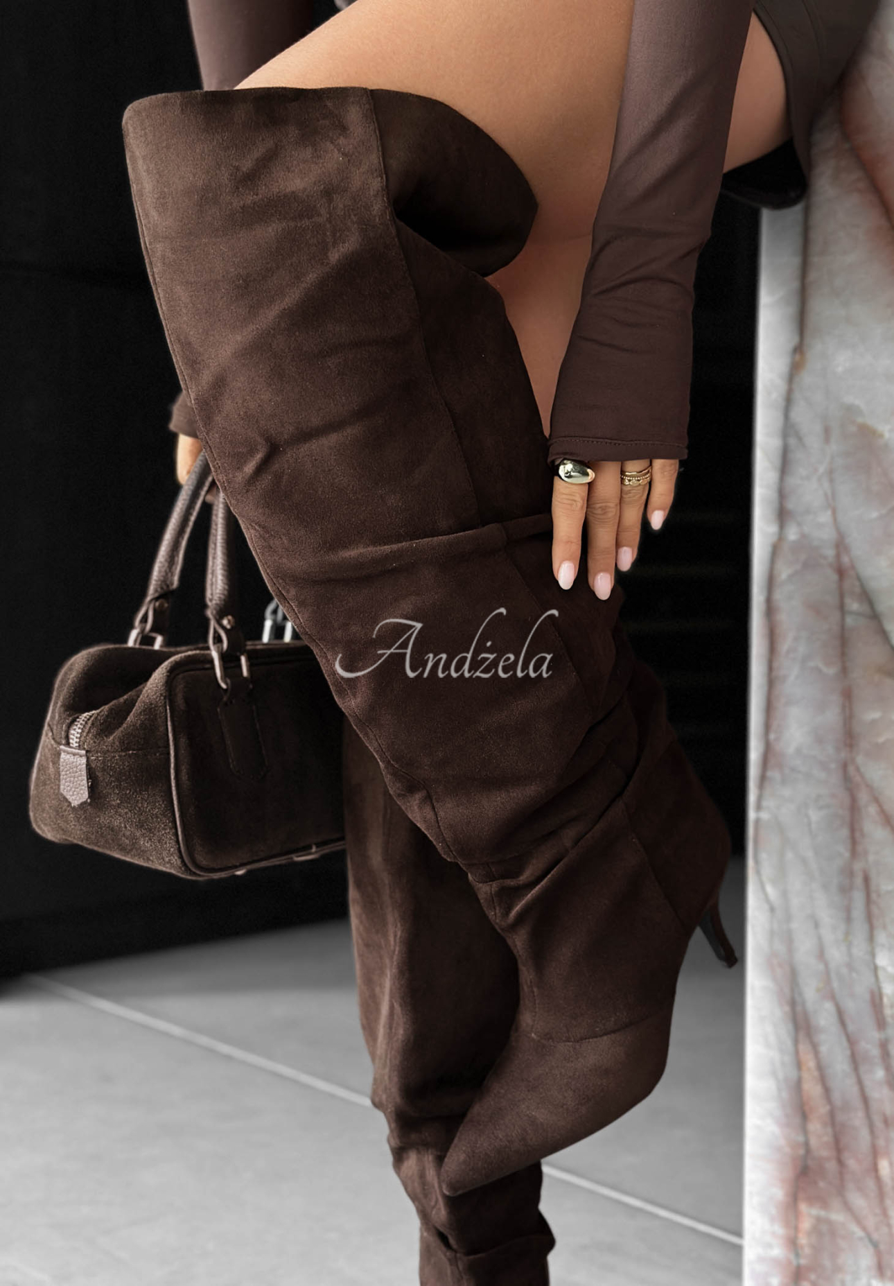 Lange Stiefel aus Wildlederimitat mit Stilettoabsatz Signature Walk Schokoladenbraun