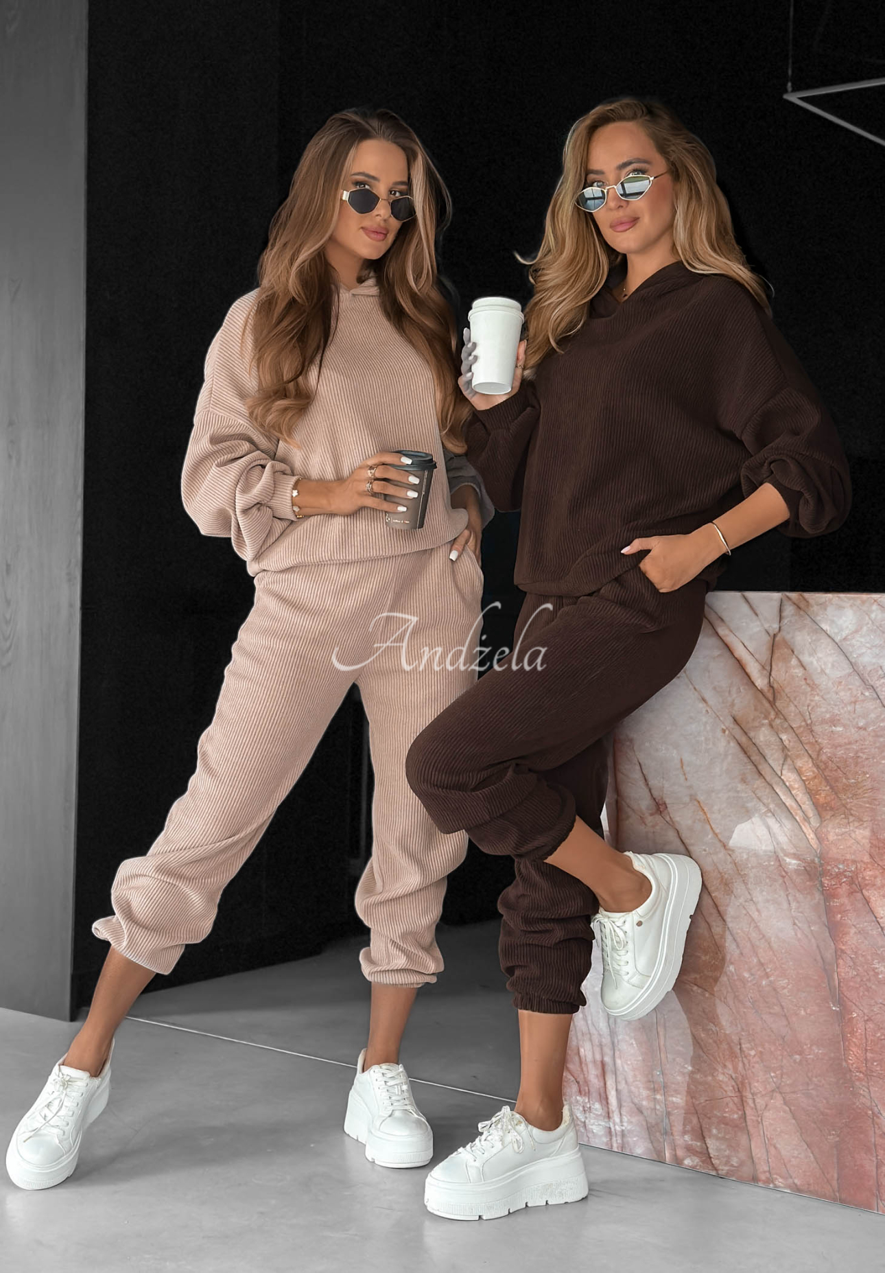Cord-Set Sweatshirt mit Kapuze und Hose aus Baumwolle Quiet Confidence Schokoladenbraun