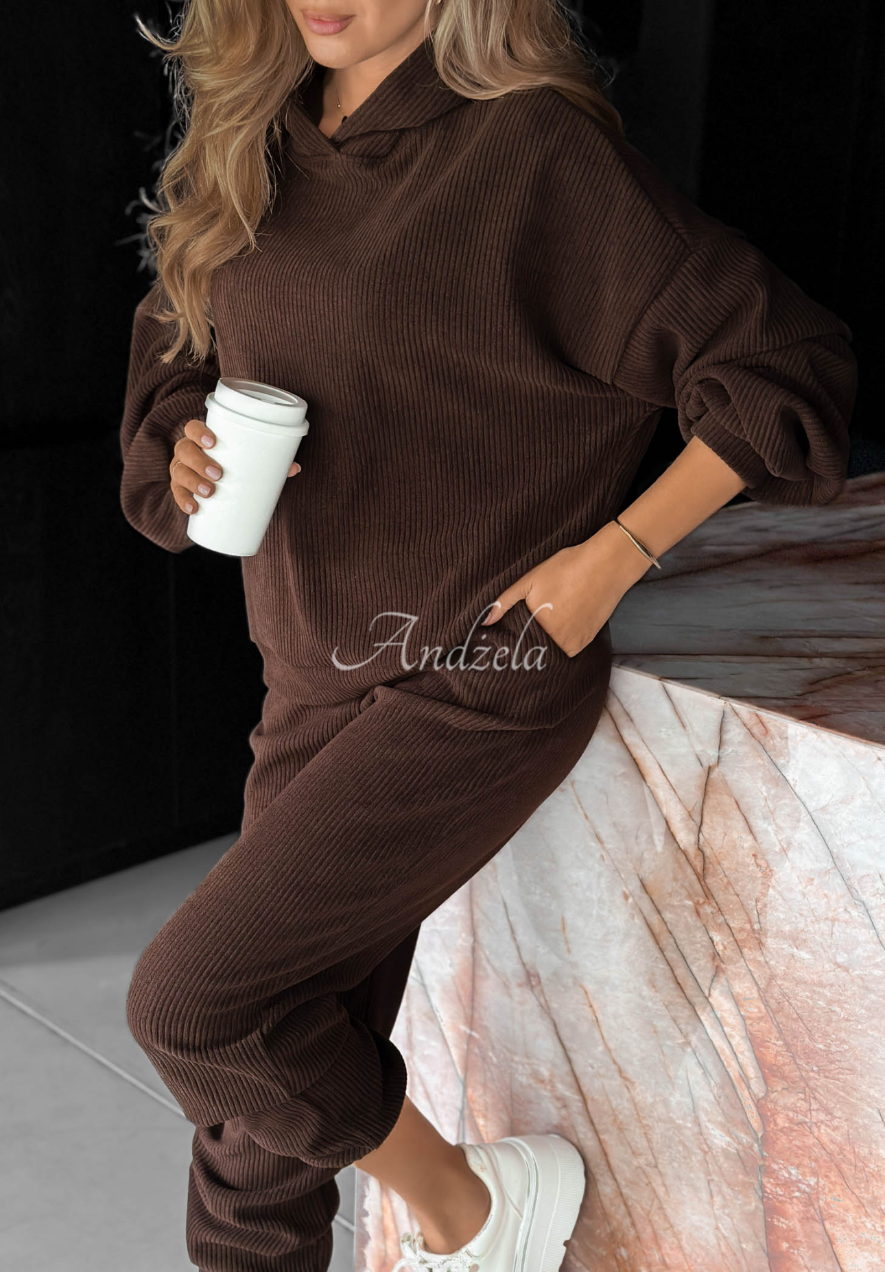Cord-Set Sweatshirt mit Kapuze und Hose aus Baumwolle Quiet Confidence Schokoladenbraun