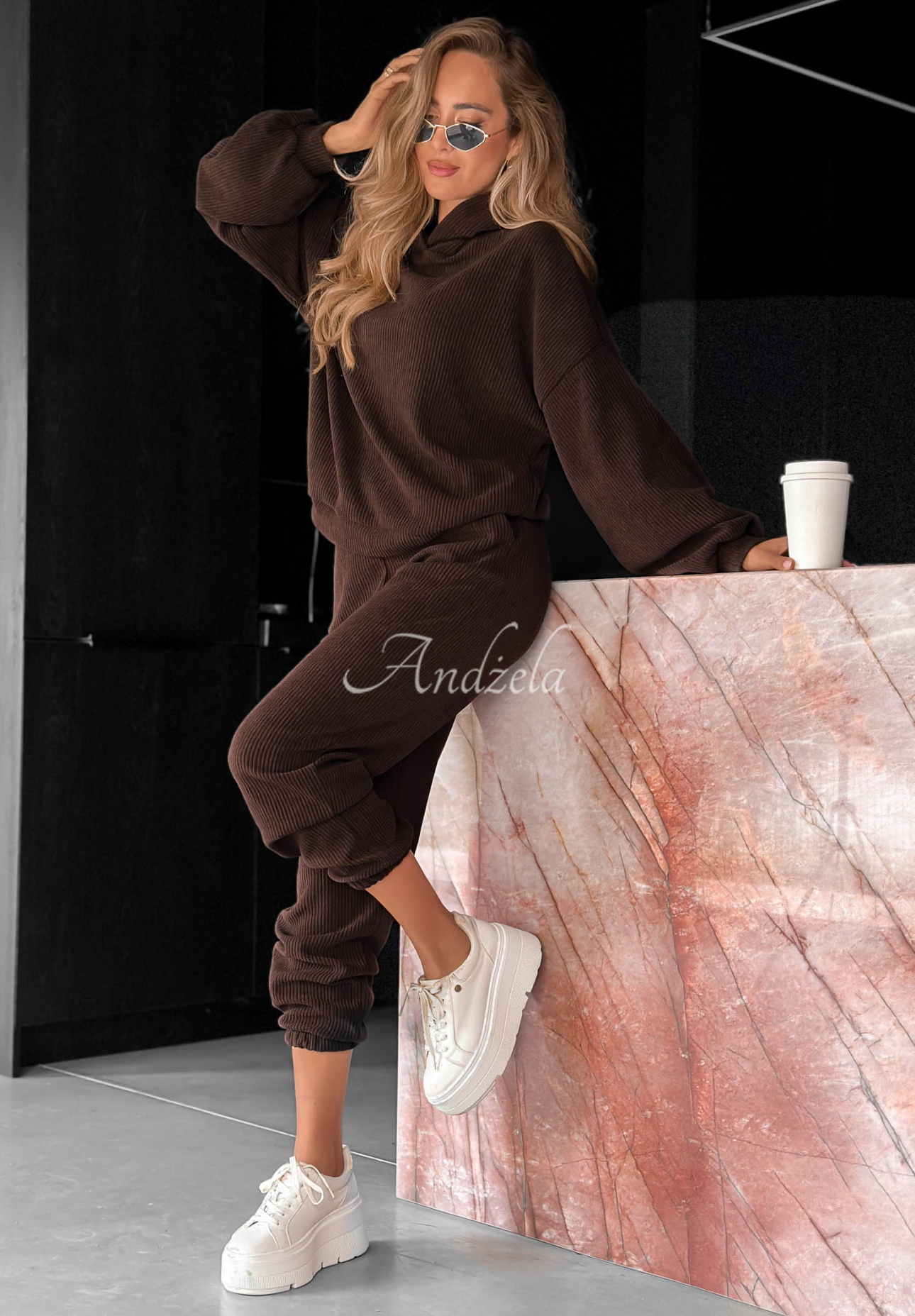Cord-Set Sweatshirt mit Kapuze und Hose aus Baumwolle Quiet Confidence Schokoladenbraun