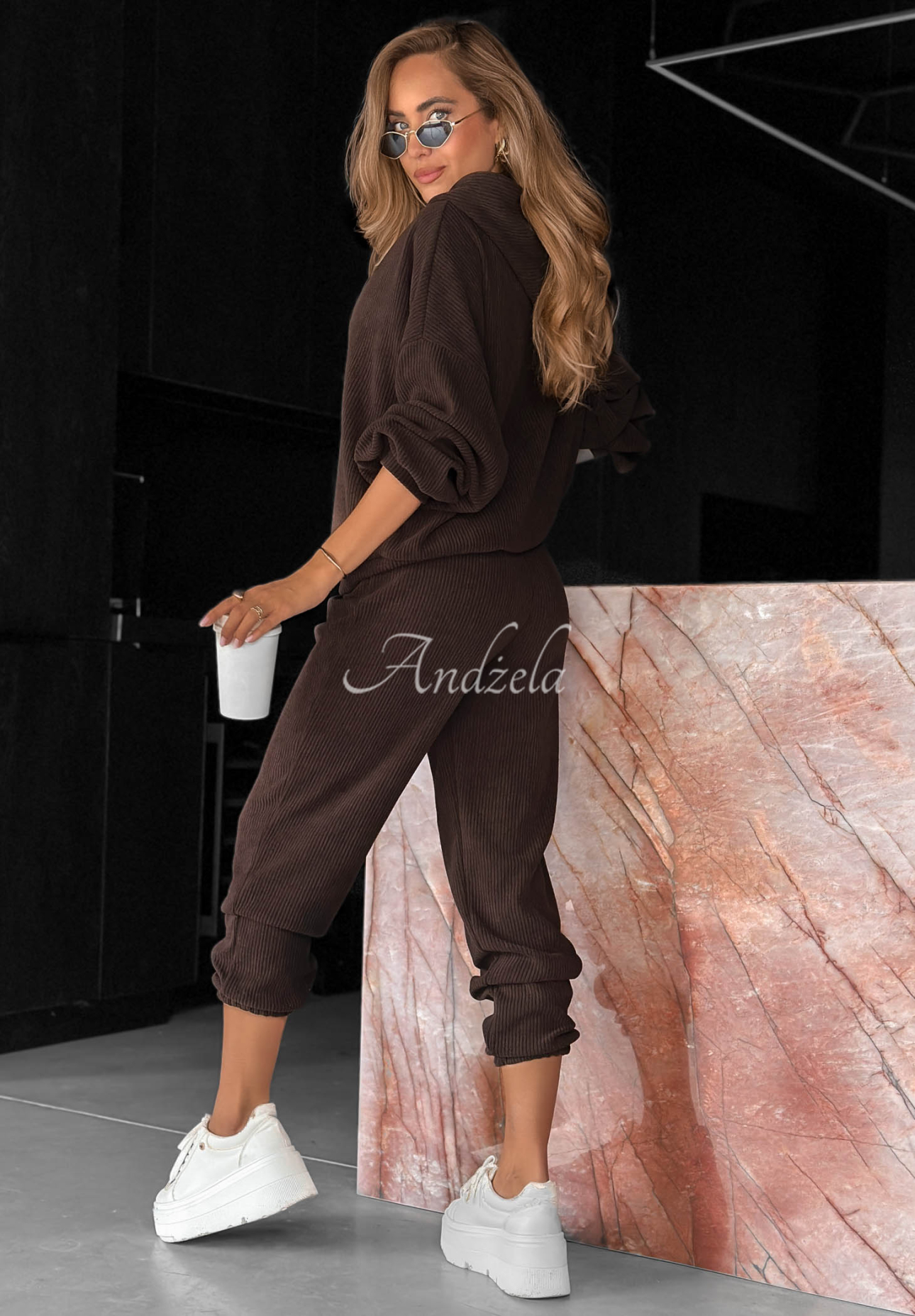Cord-Set Sweatshirt mit Kapuze und Hose aus Baumwolle Quiet Confidence Schokoladenbraun