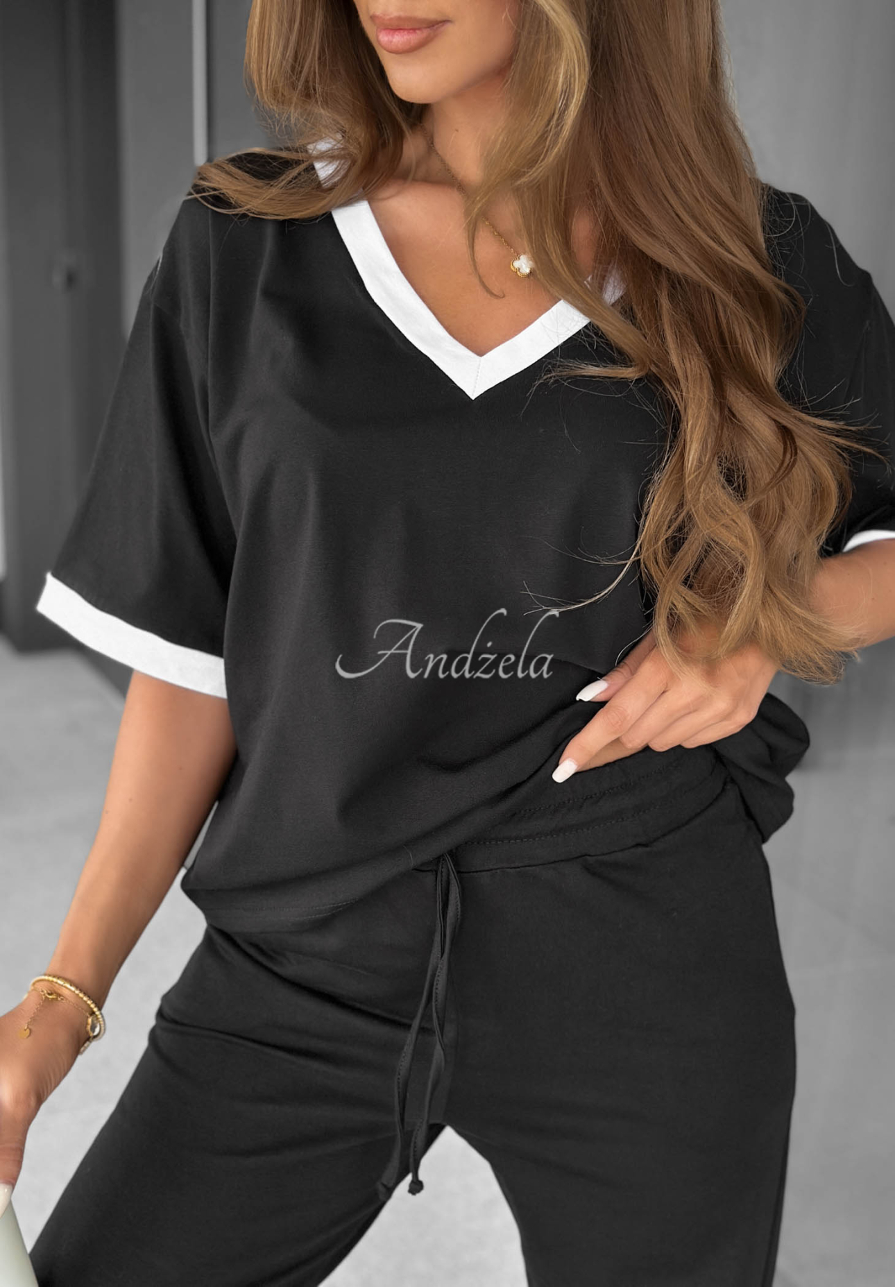 Baumwoll-T-Shirt mit V-Ausschnitt Perfect Basic Schwarz