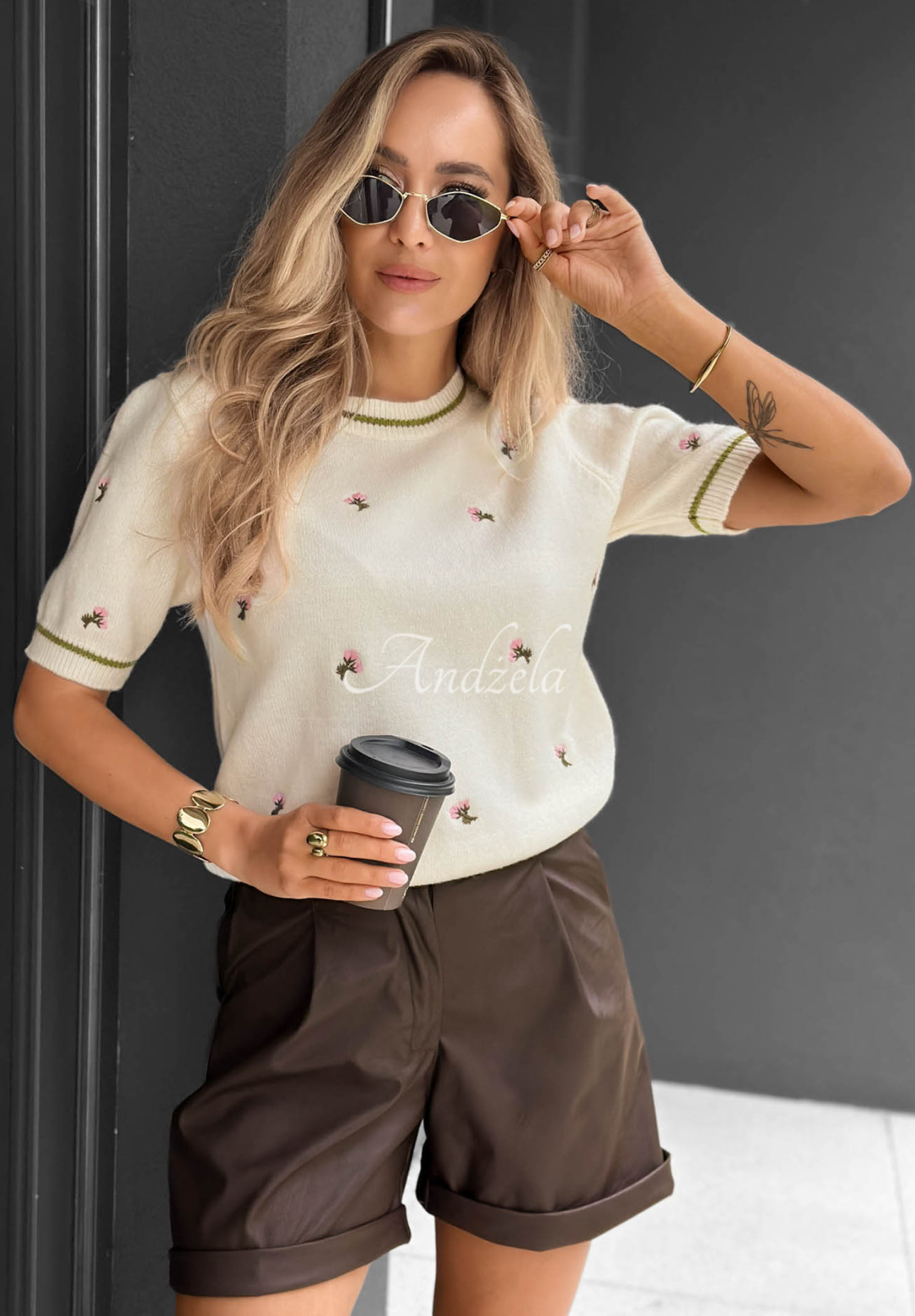 Weicher Viskosepullover mit gestickten Blumen Fall For Flora Ecru