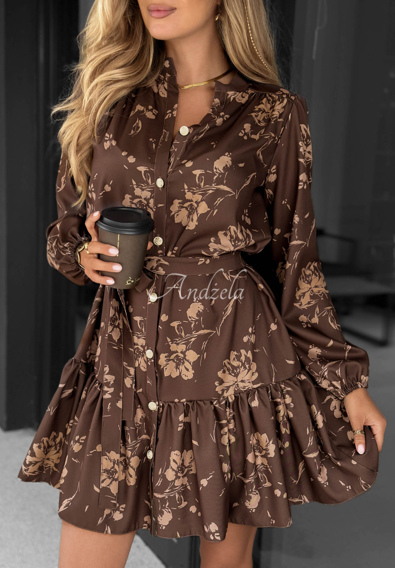 Hemdkleid aus Viskose mit einer Rüsche und Blumenmuster Call My Name Schokoladenbraun