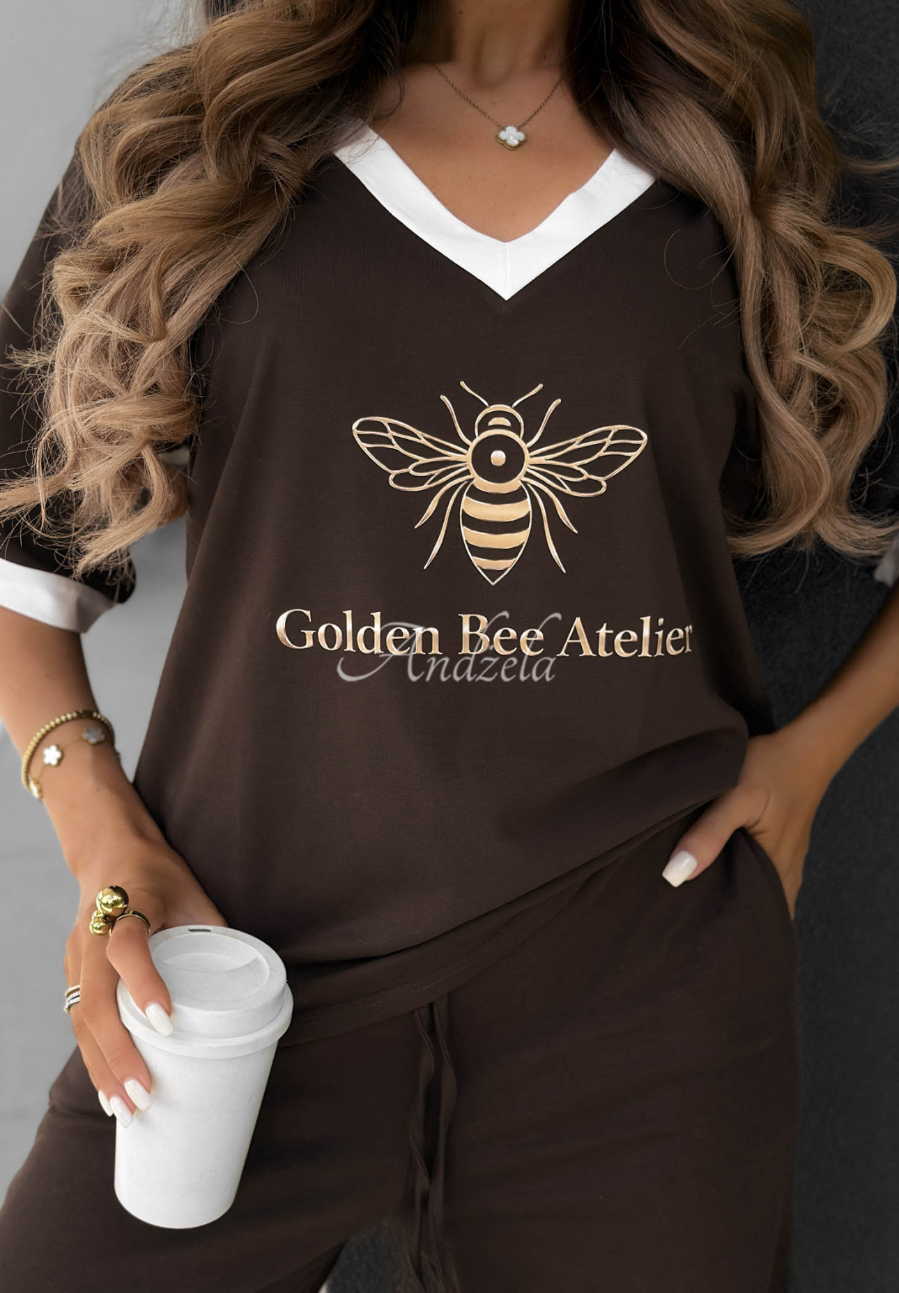 Baumwoll-T-Shirt mit Aufdruck Golden Bee Atelier Schokoladenbraun