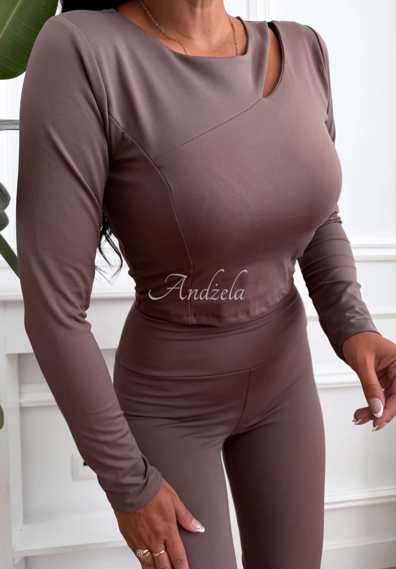 Viskosebluse mit Ausschnitt Another Time Mokkafarben