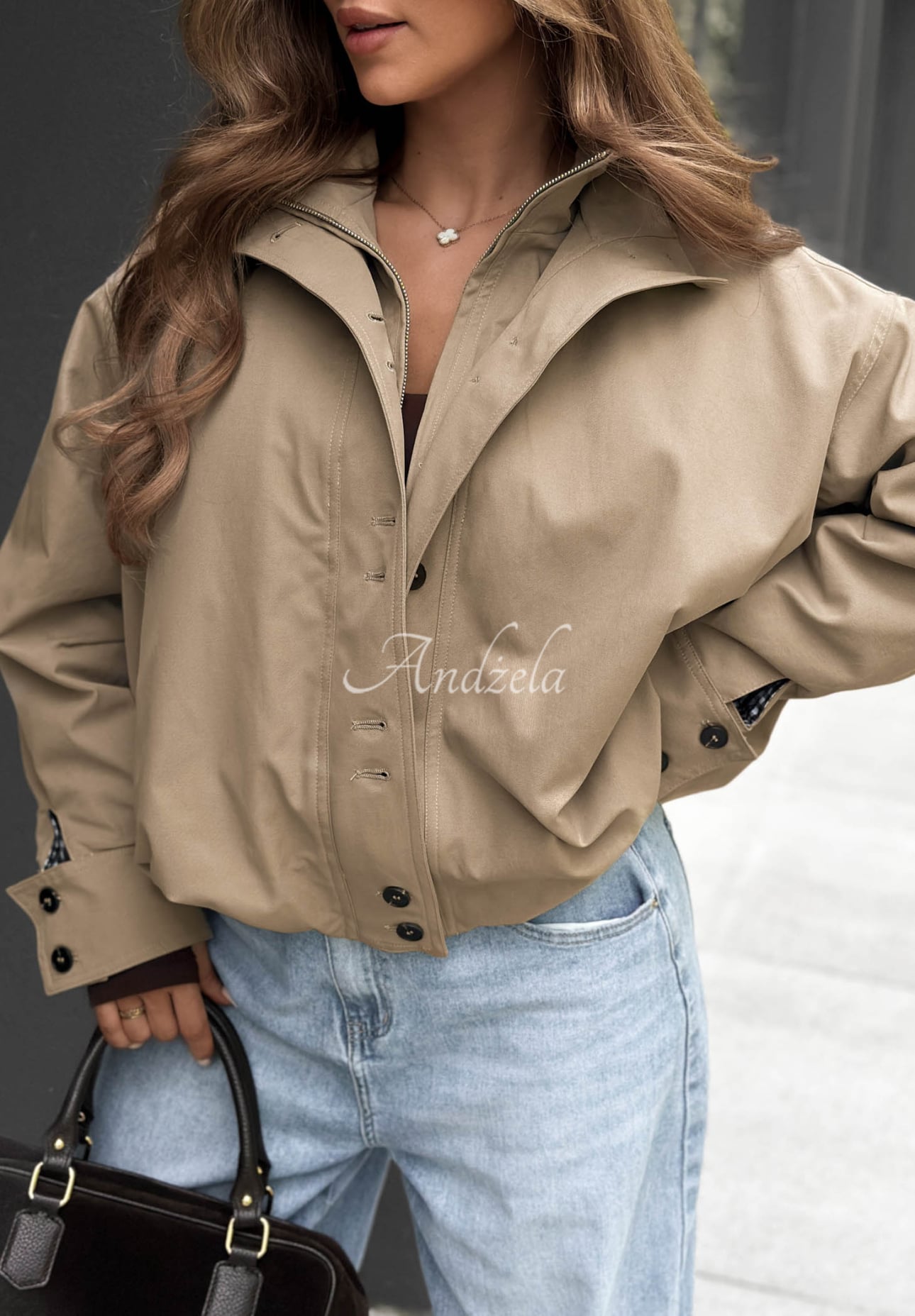 Kurze Bomberjacke mit Stehkragen Hazel Charm Beige