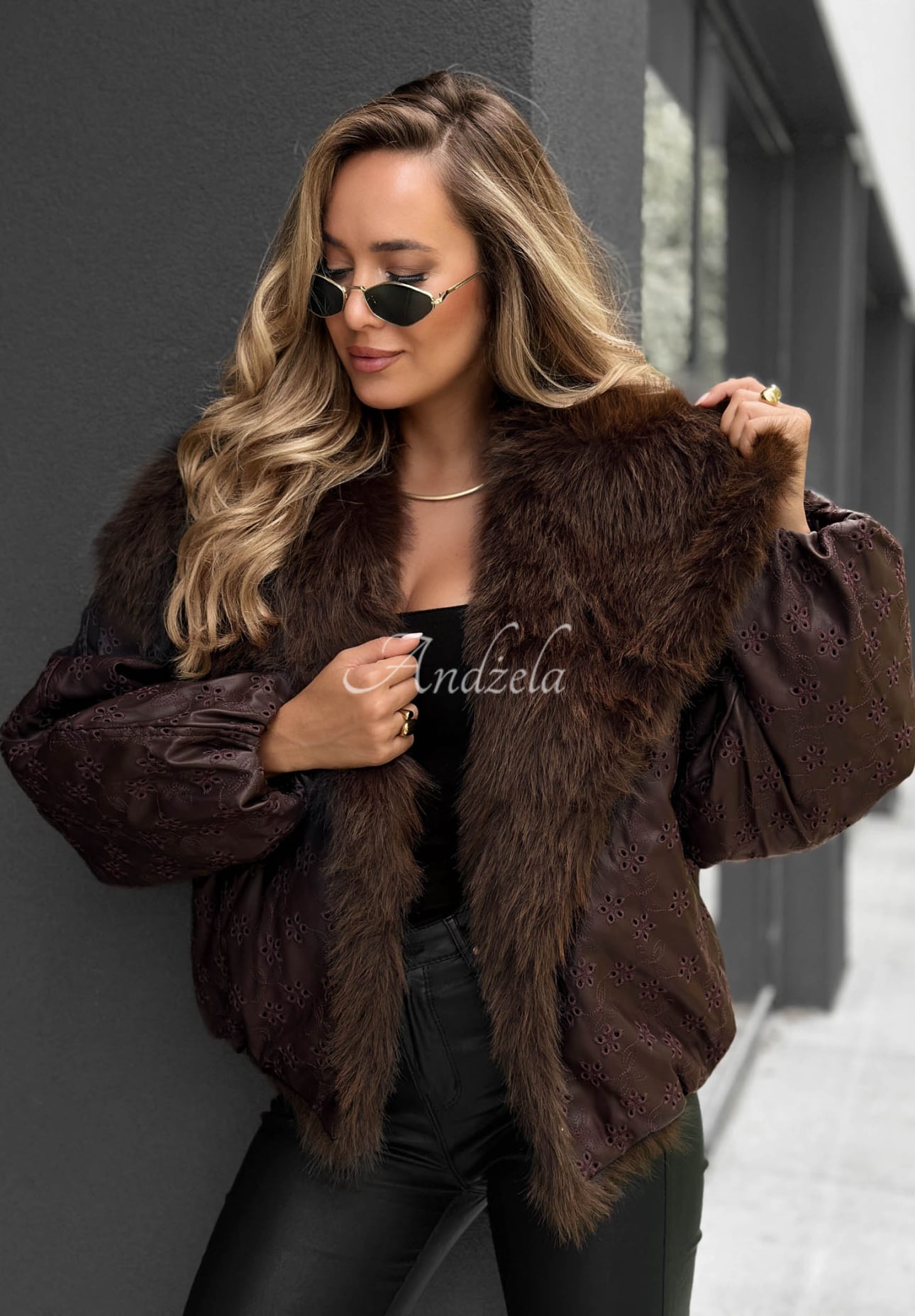 Gemusterte Jacke mit Pelz True Balance Schokoladenbraun