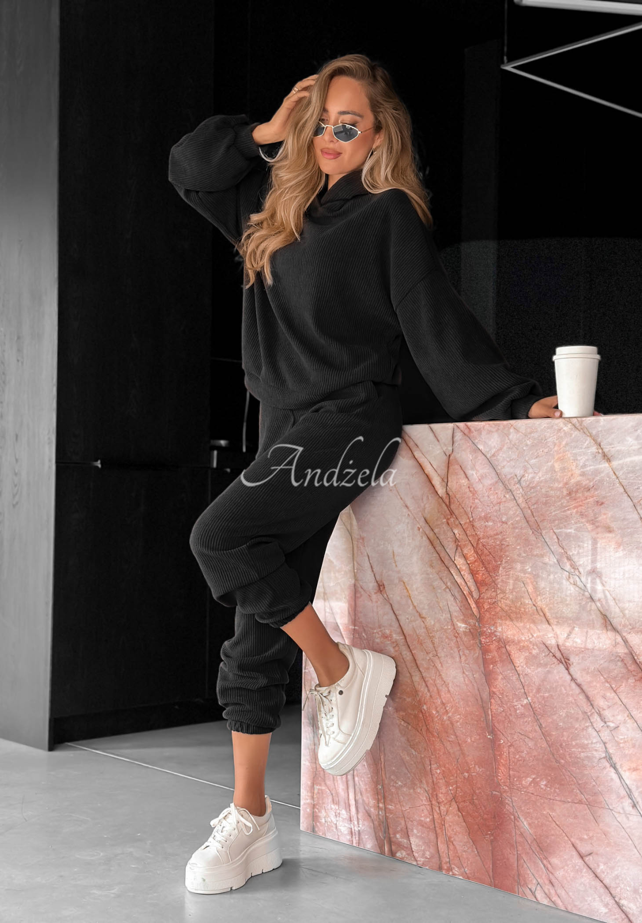 Cord-Set Sweatshirt mit Kapuze und Hose aus Baumwolle Quiet Confidence Schwarz
