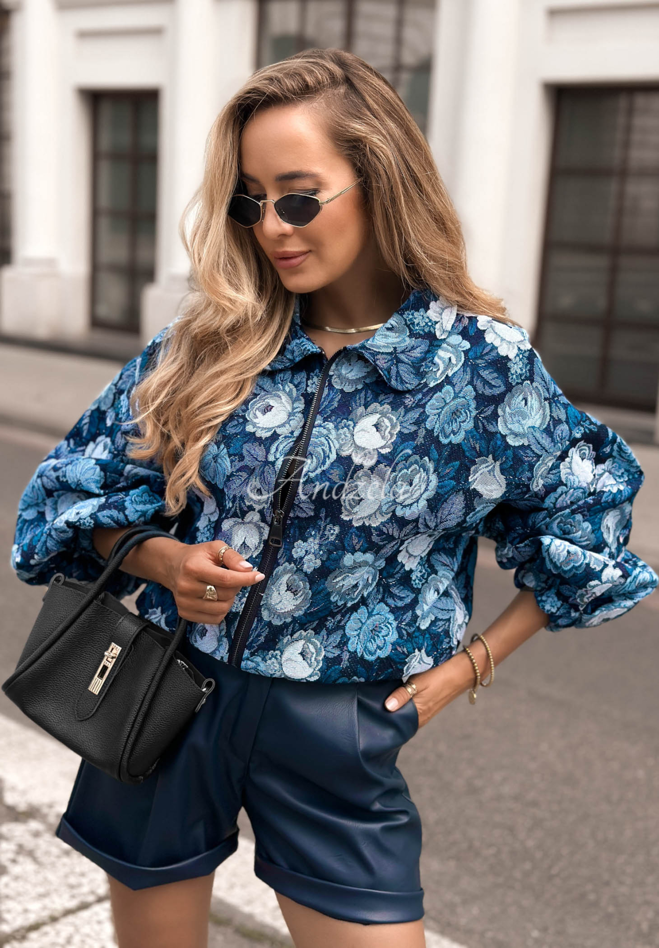 Kurze Jacquard-Bomberjacke mit Blumenmuster Autumn Select Blau