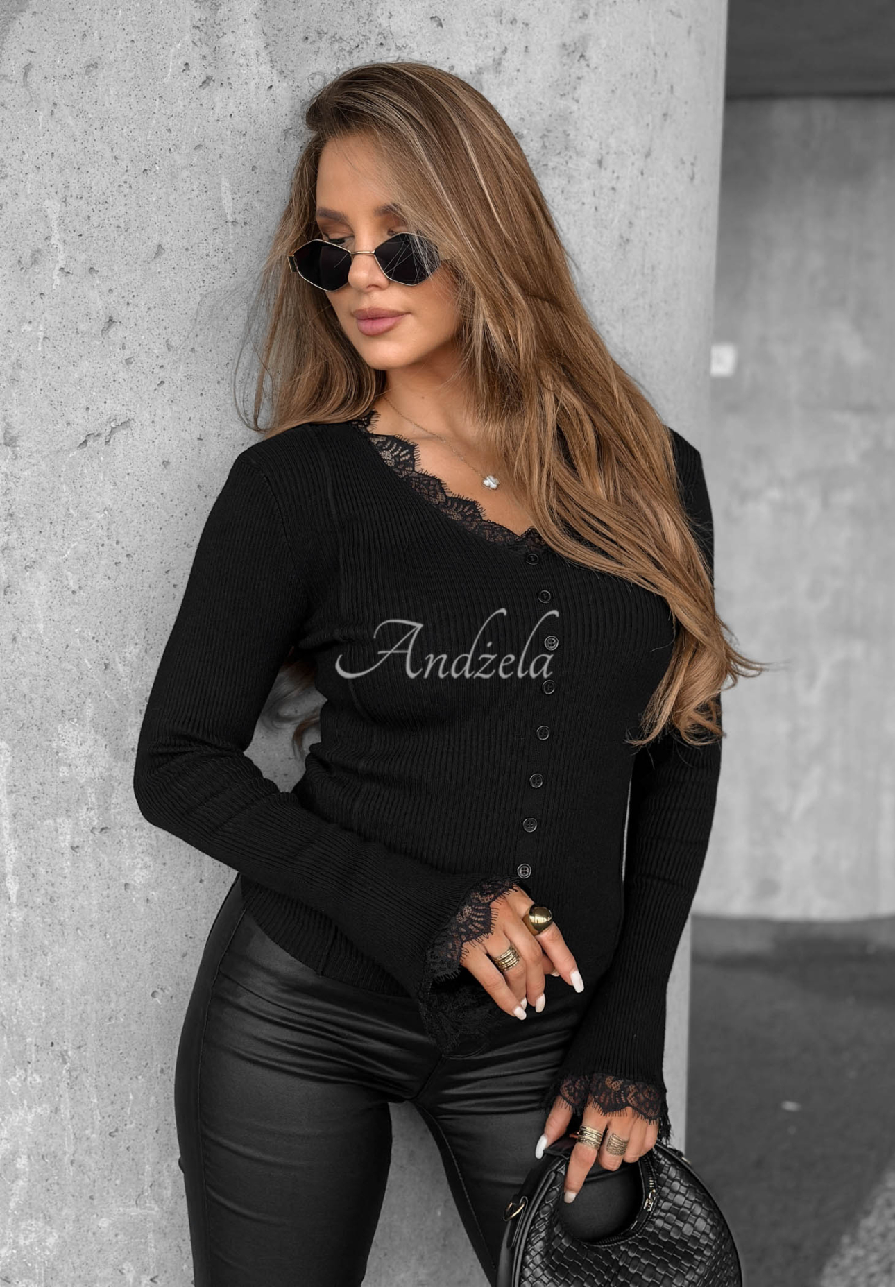 Gerippte Bluse aus Viskose mit Spitze und weiten Ärmeln Velvet Charm Schwarz