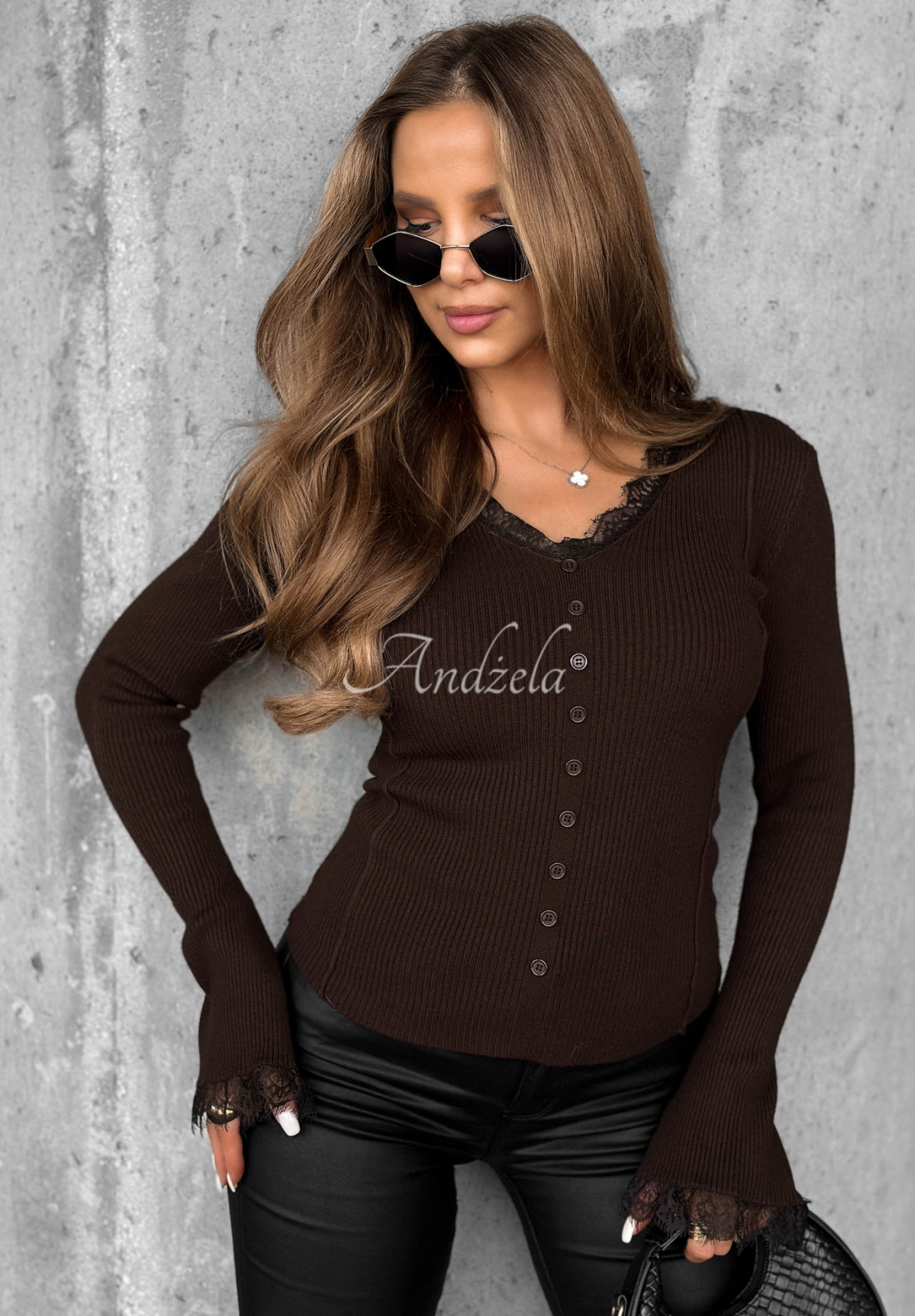 Gerippte Bluse aus Viskose mit Spitze und weiten Ärmeln Velvet Charm Schokoladenbraun