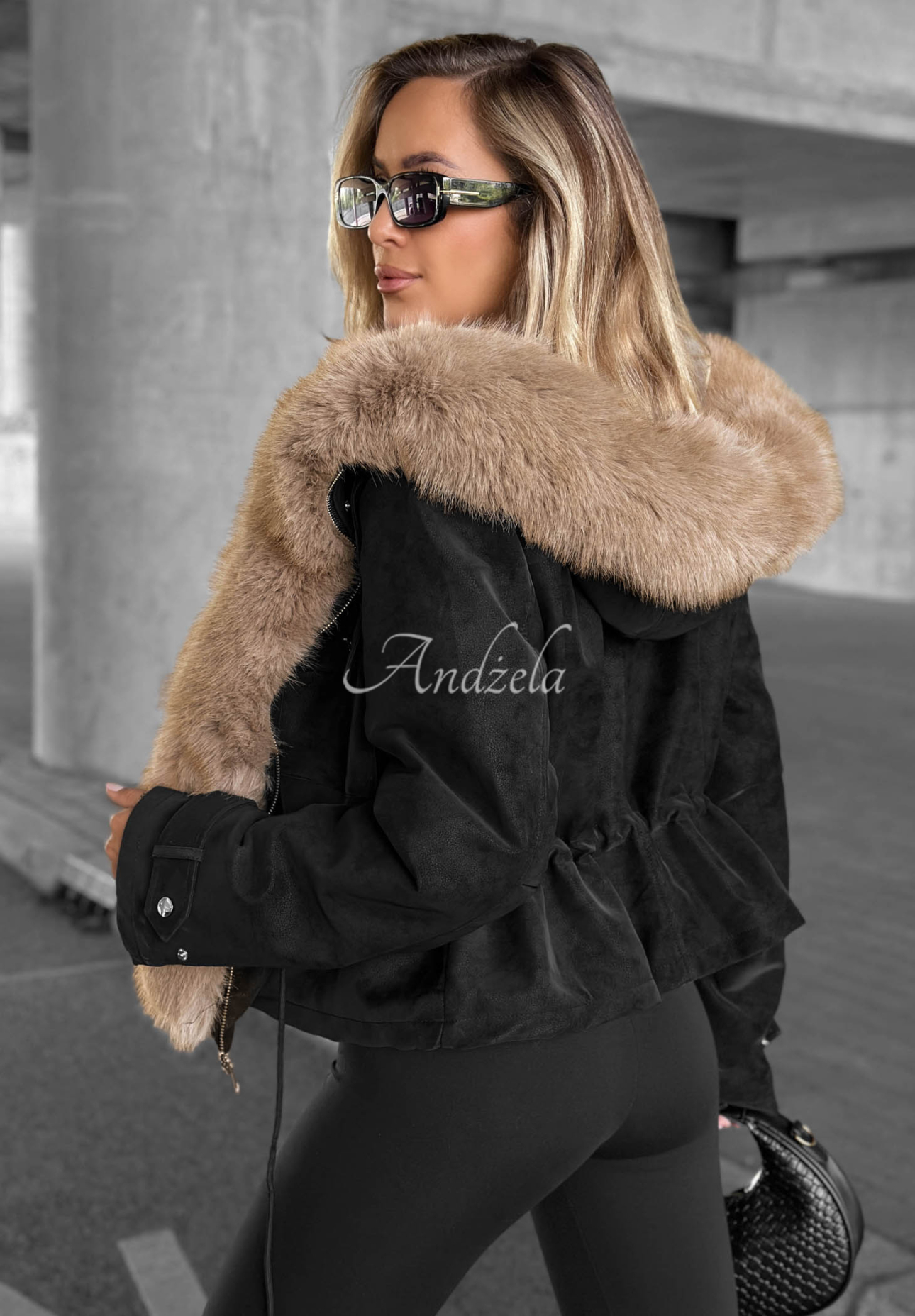 Kurze Jacke mit Kunstfell Honey Autumn Schwarz