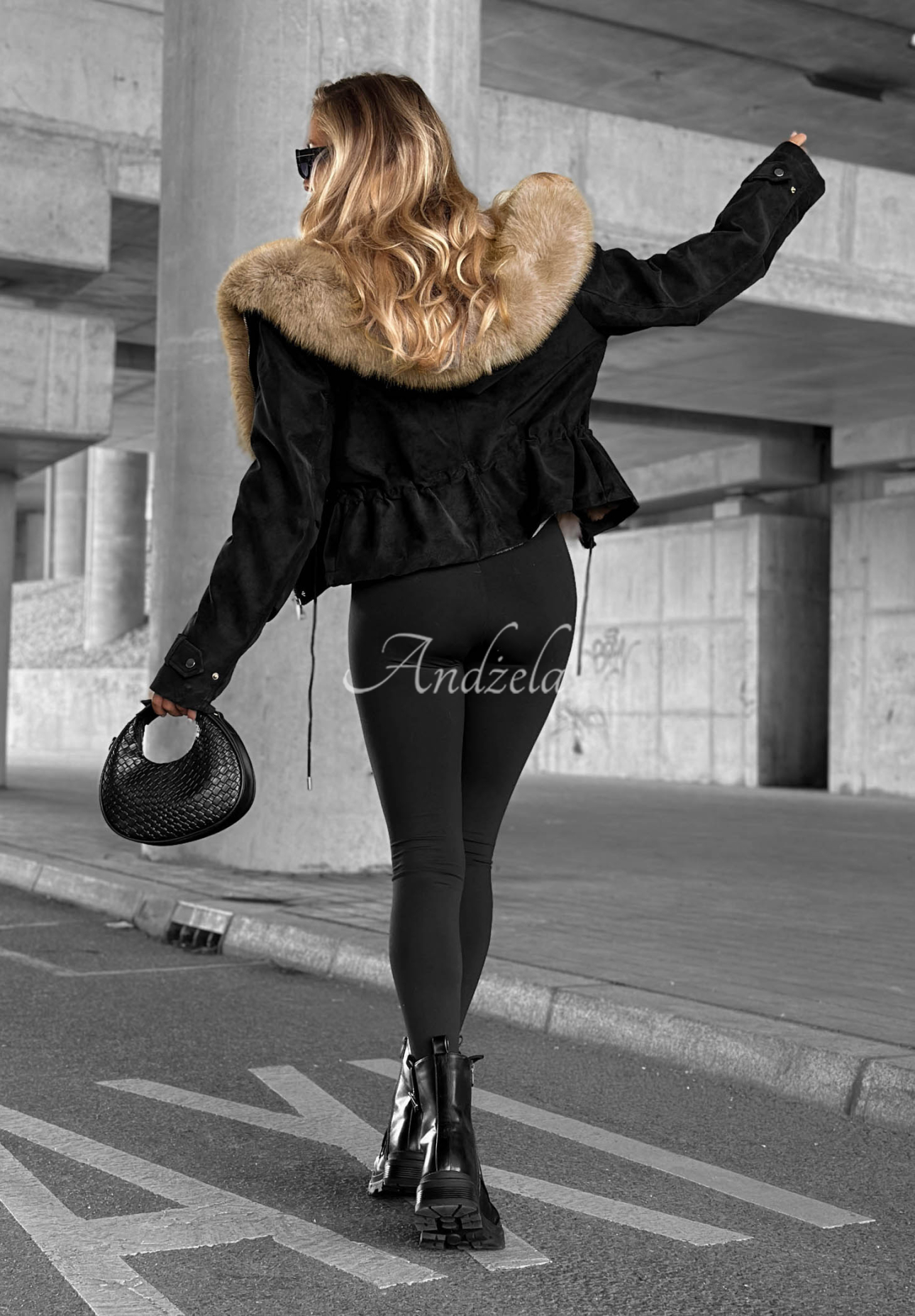 Kurze Jacke mit Kunstfell Honey Autumn Schwarz