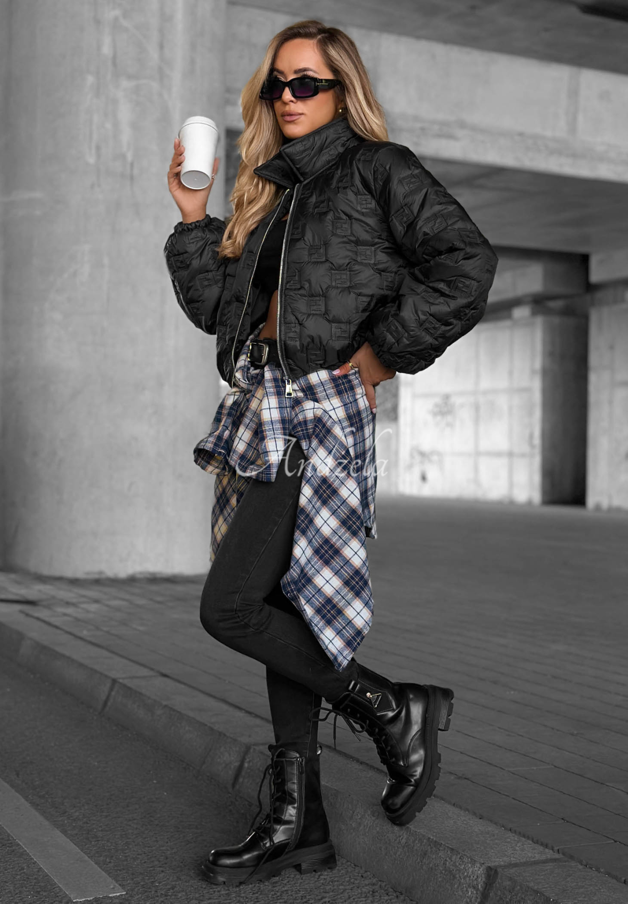 Kurze Steppjacke mit Kragen Worth Waiting Schwarz