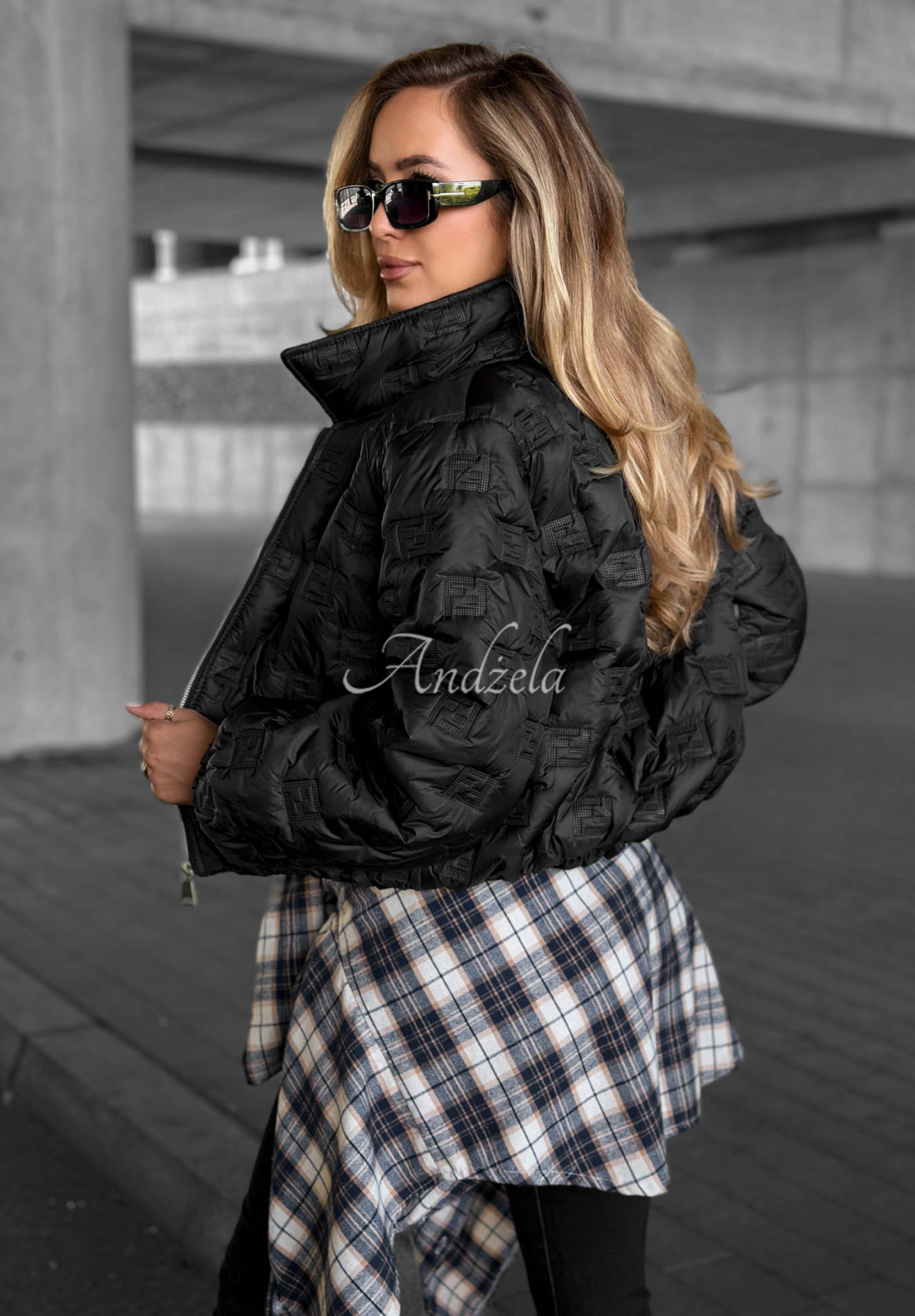 Kurze Steppjacke mit Kragen Worth Waiting Schwarz