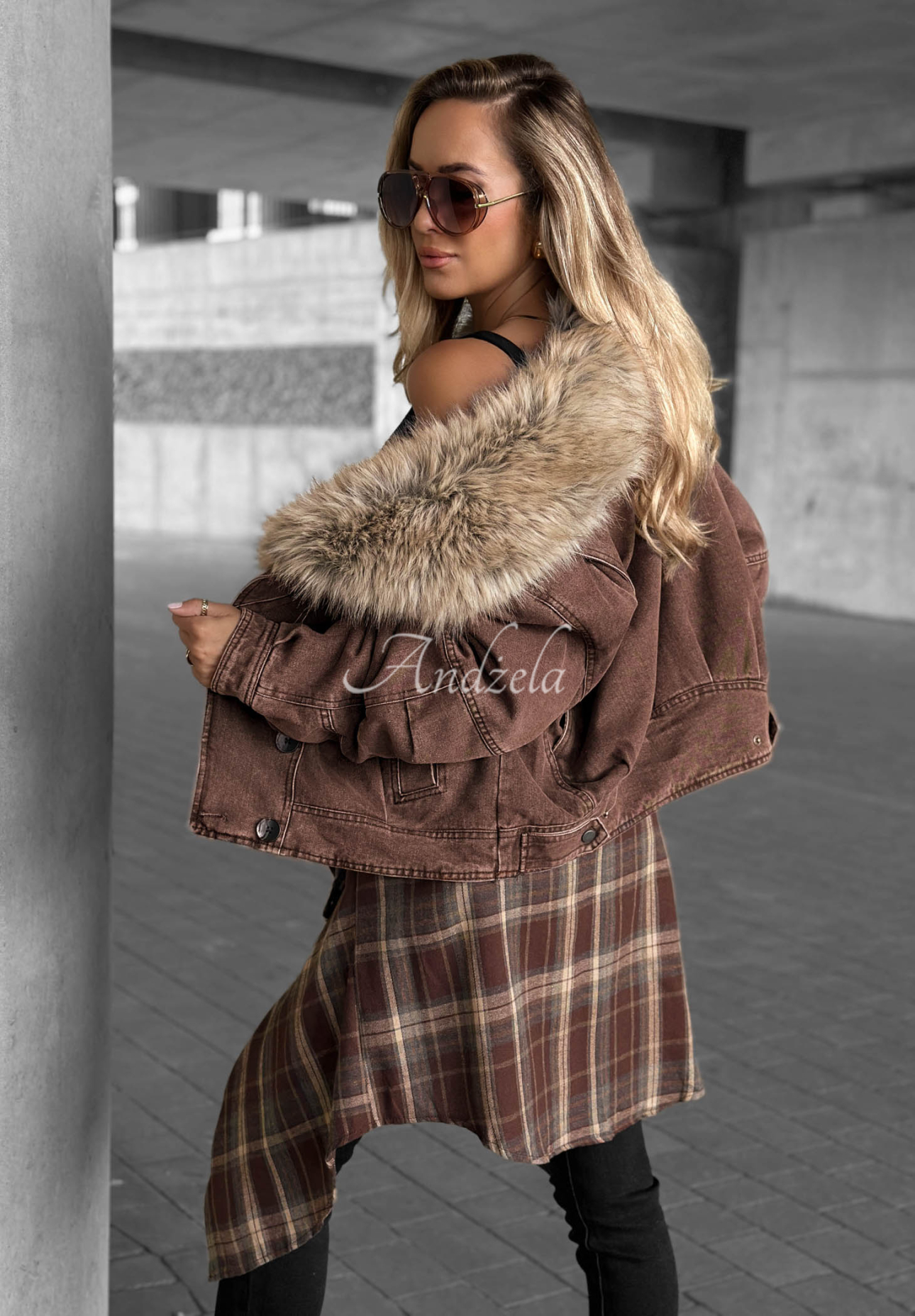 Kurze Jeansjacke mit Kunstfell Autumn Teddy Schokoladenbraun