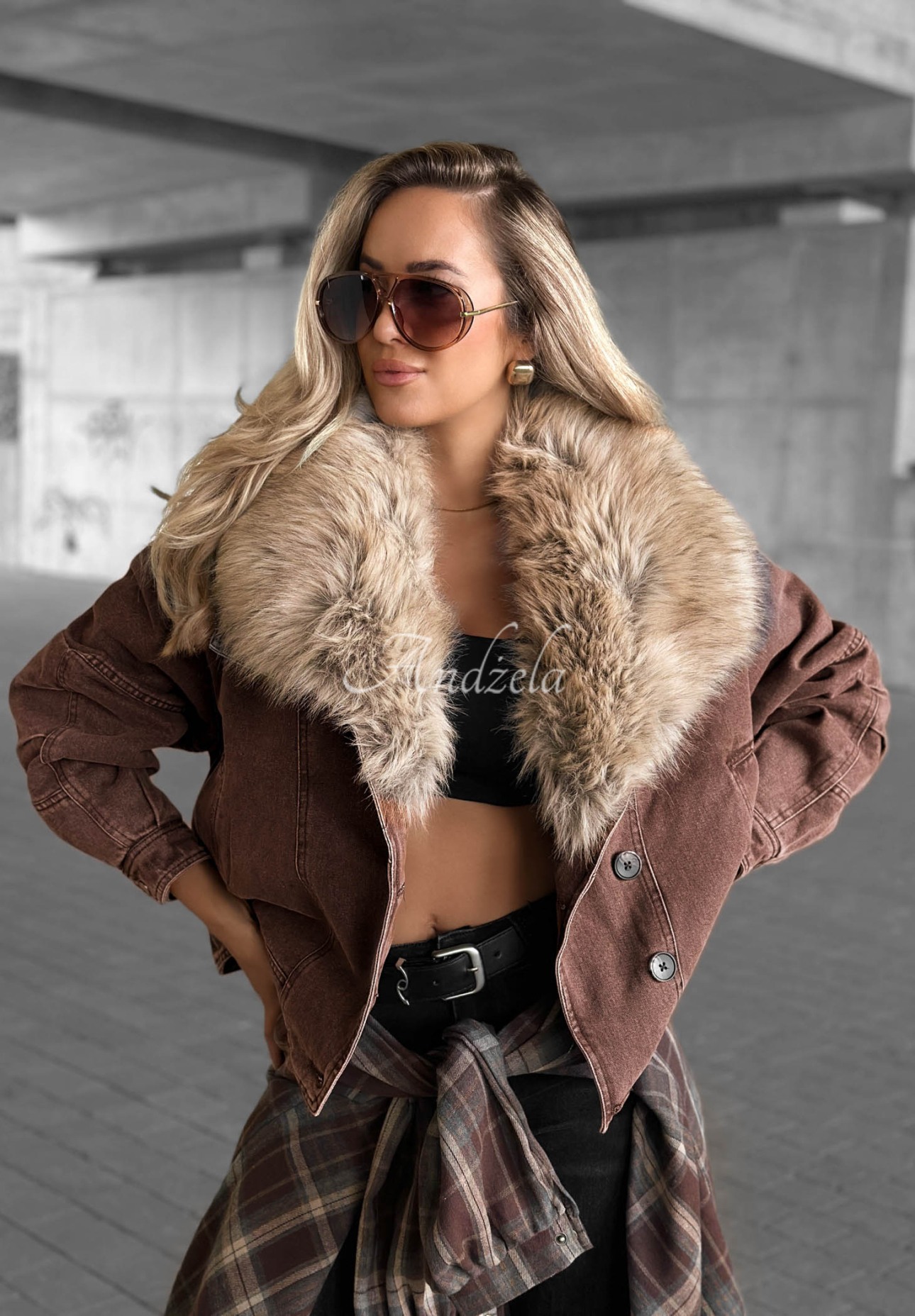 Kurze Jeansjacke mit Kunstfell Autumn Teddy Schokoladenbraun