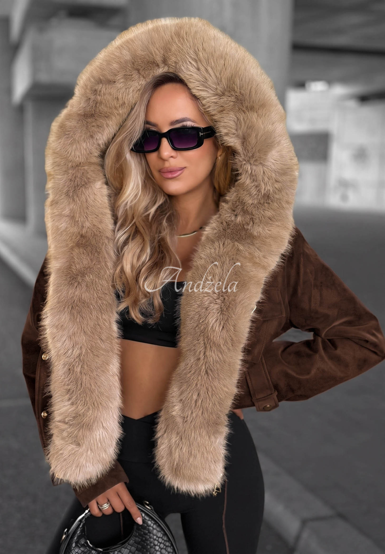Kurze Jacke mit Kunstfell Honey Autumn Schokoladenbraun