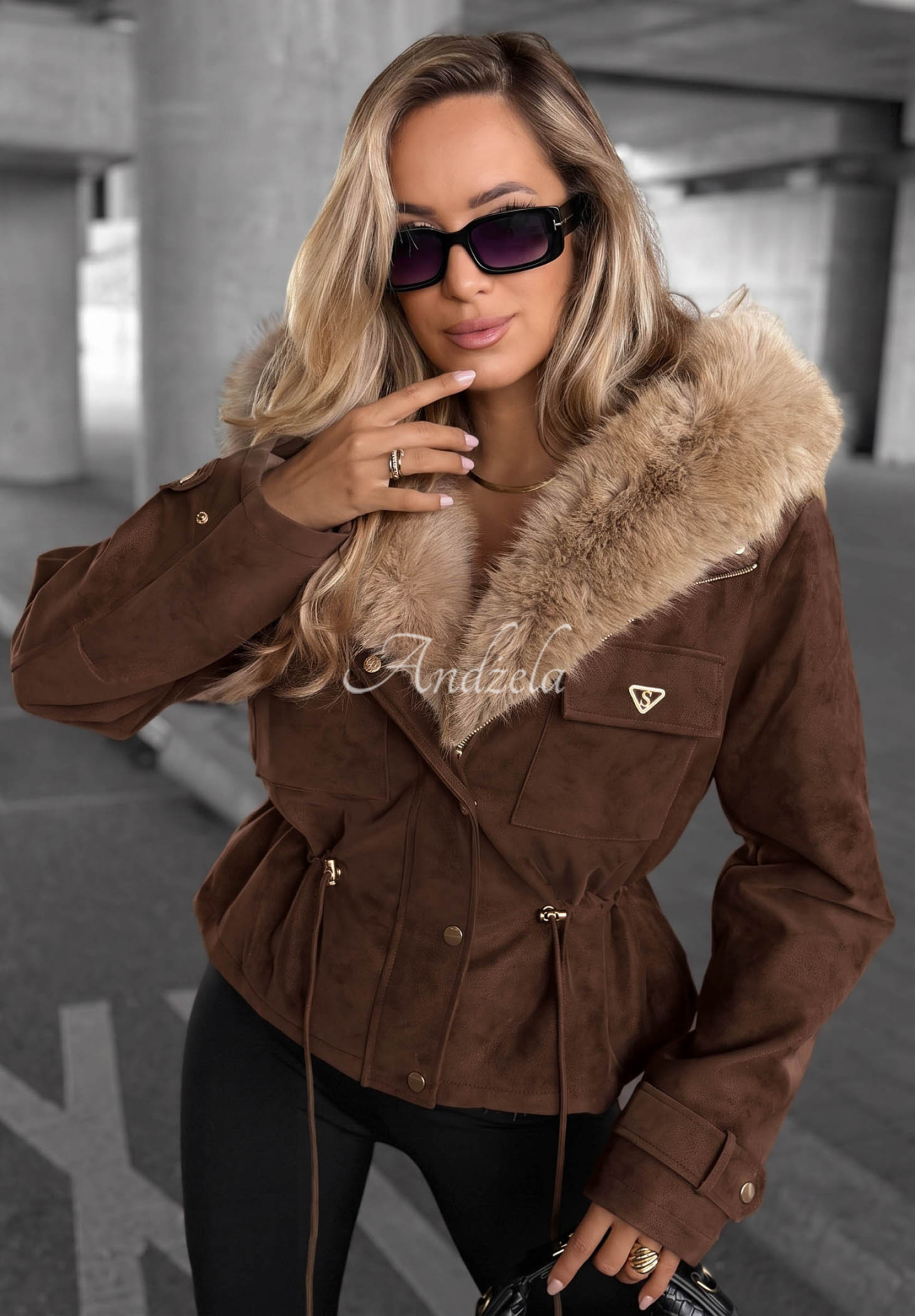 Kurze Jacke mit Kunstfell Honey Autumn Schokoladenbraun