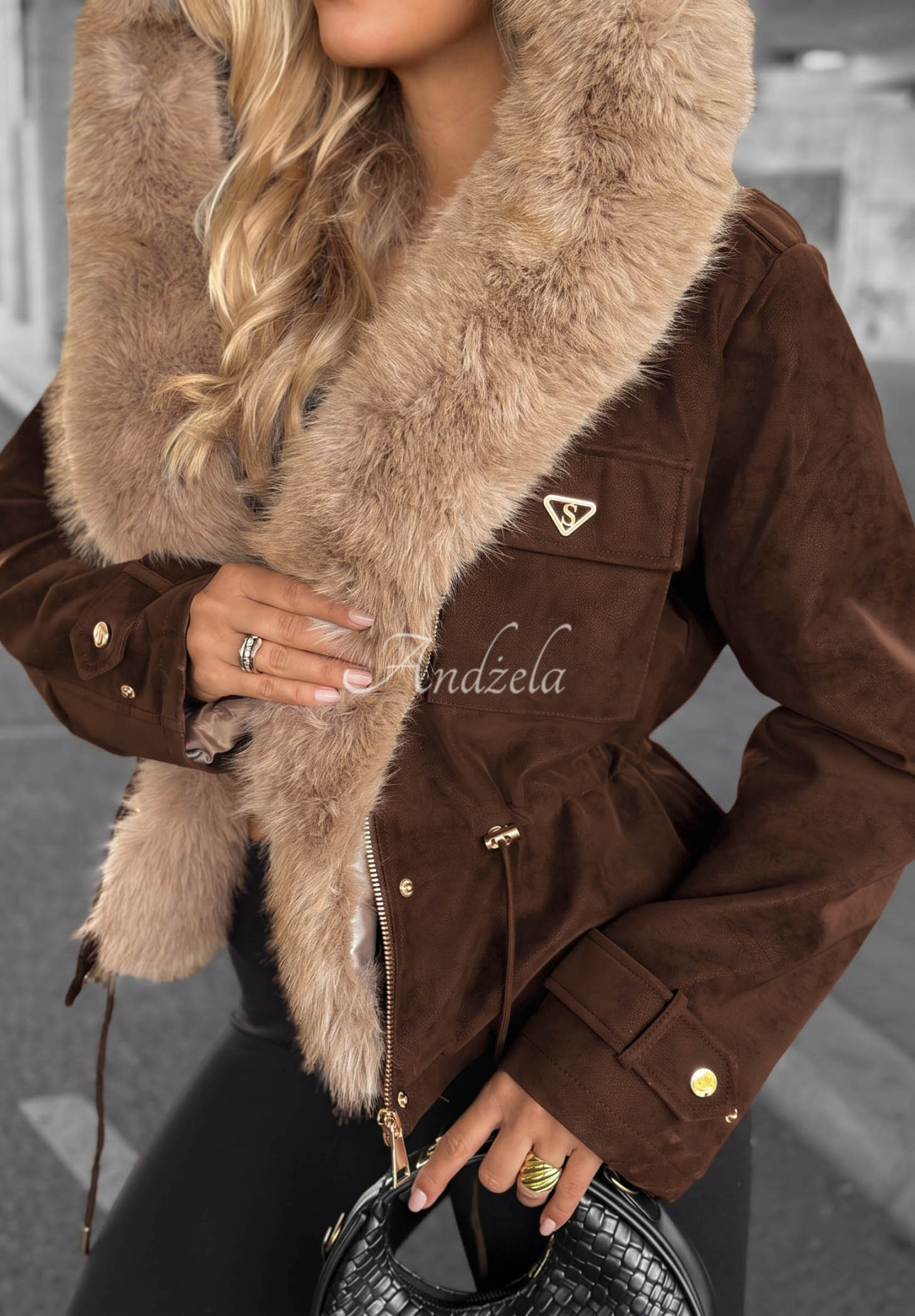 Kurze Jacke mit Kunstfell Honey Autumn Schokoladenbraun