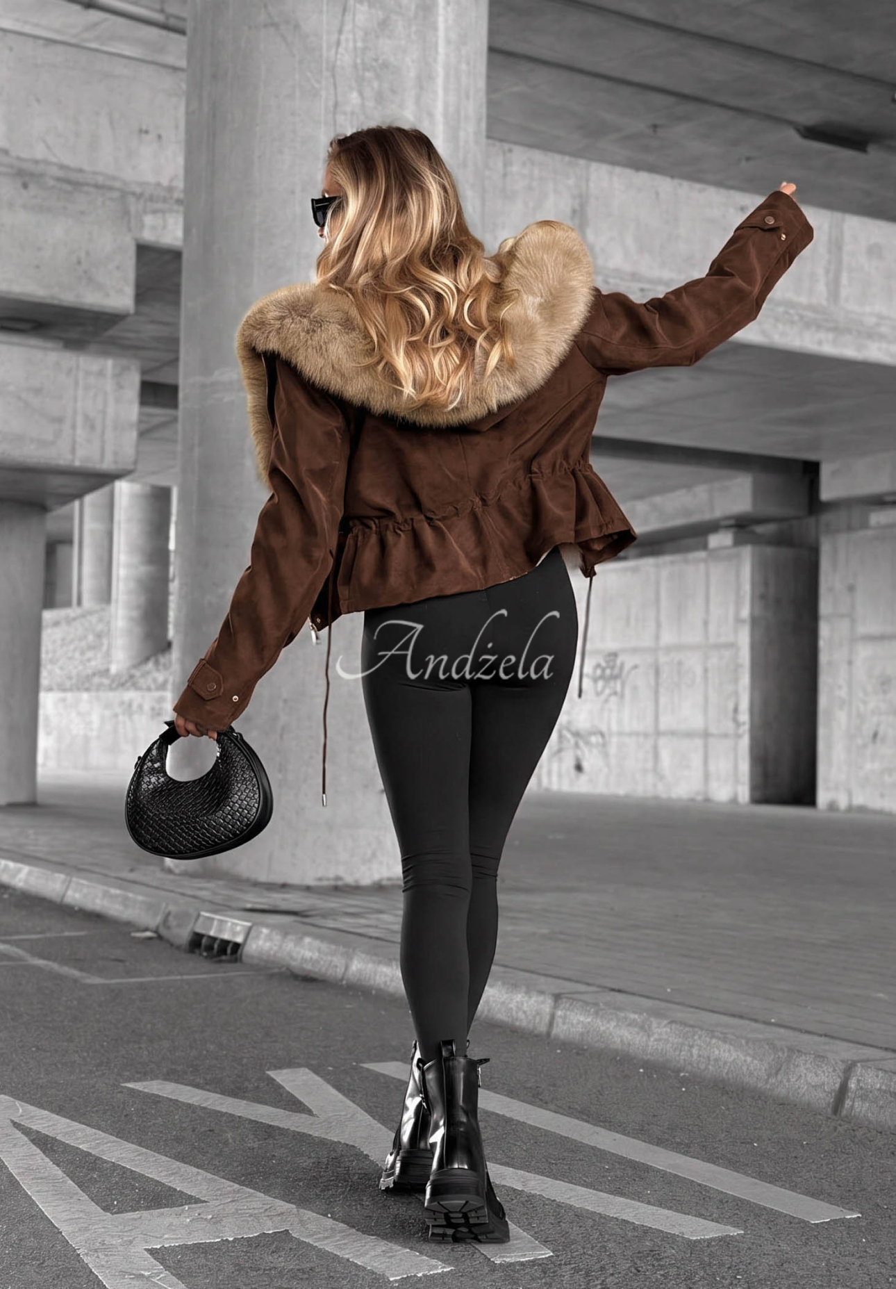 Kurze Jacke mit Kunstfell Honey Autumn Schokoladenbraun
