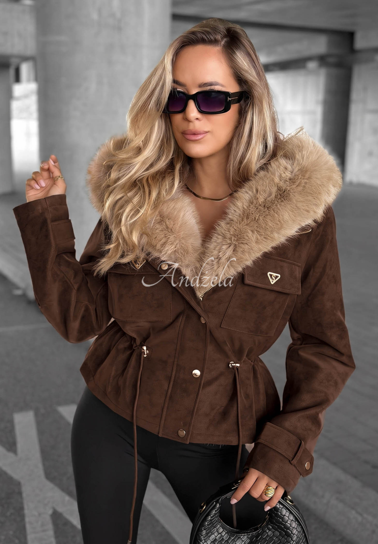 Kurze Jacke mit Kunstfell Honey Autumn Schokoladenbraun