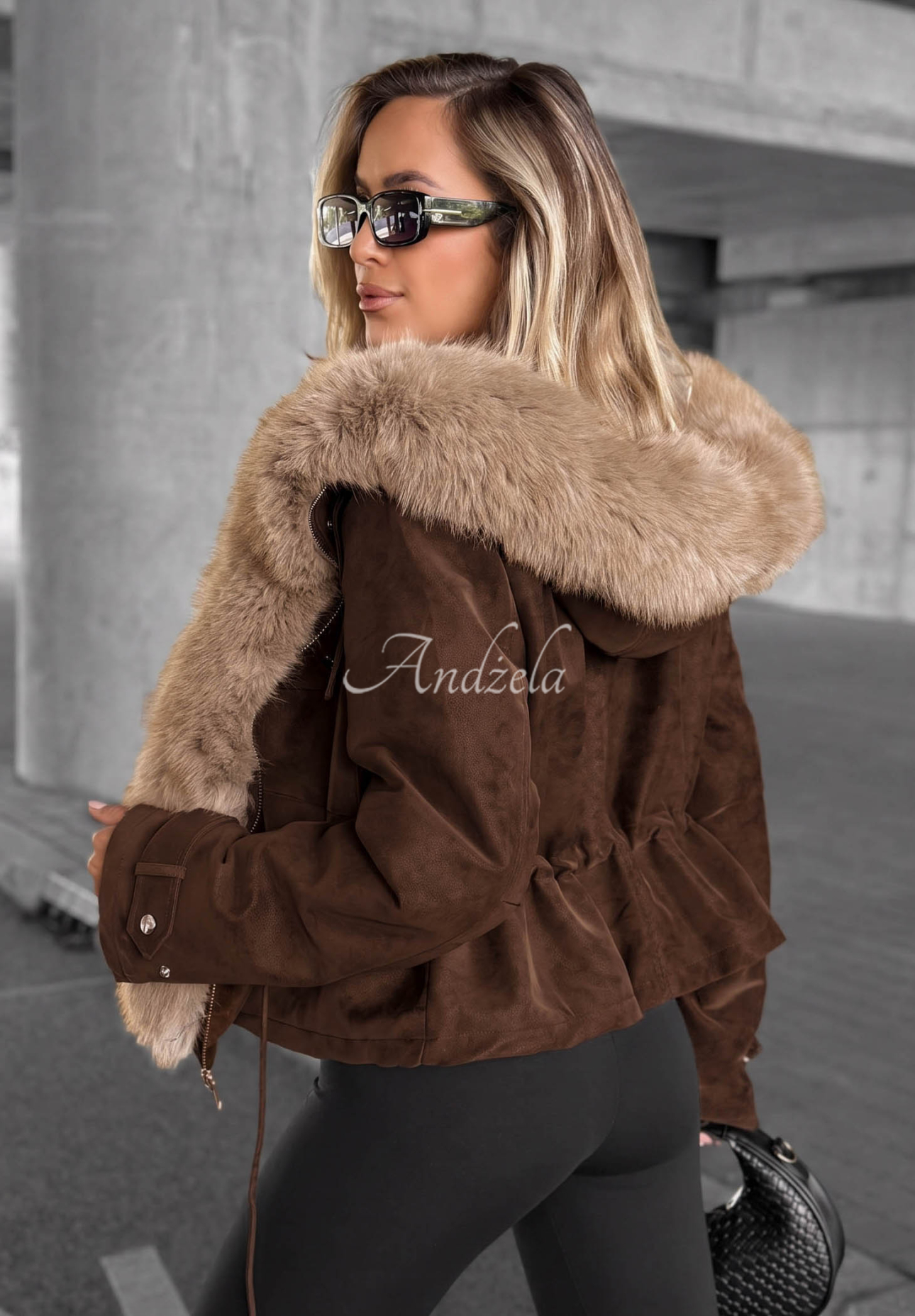 Kurze Jacke mit Kunstfell Honey Autumn Schokoladenbraun
