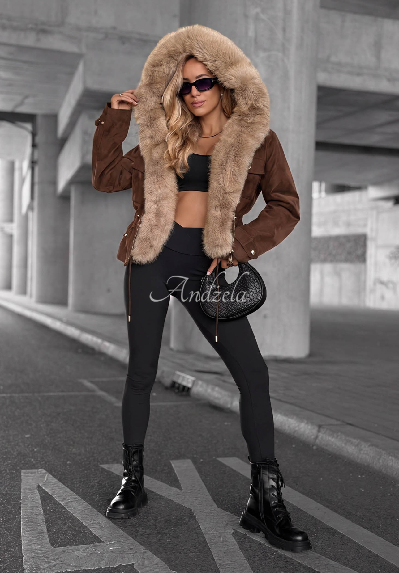 Kurze Jacke mit Kunstfell Honey Autumn Schokoladenbraun