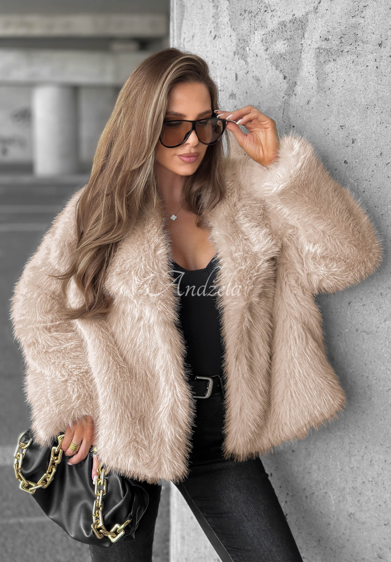 Kurzer Mantel aus Kunstfell Autumn Romance Beige