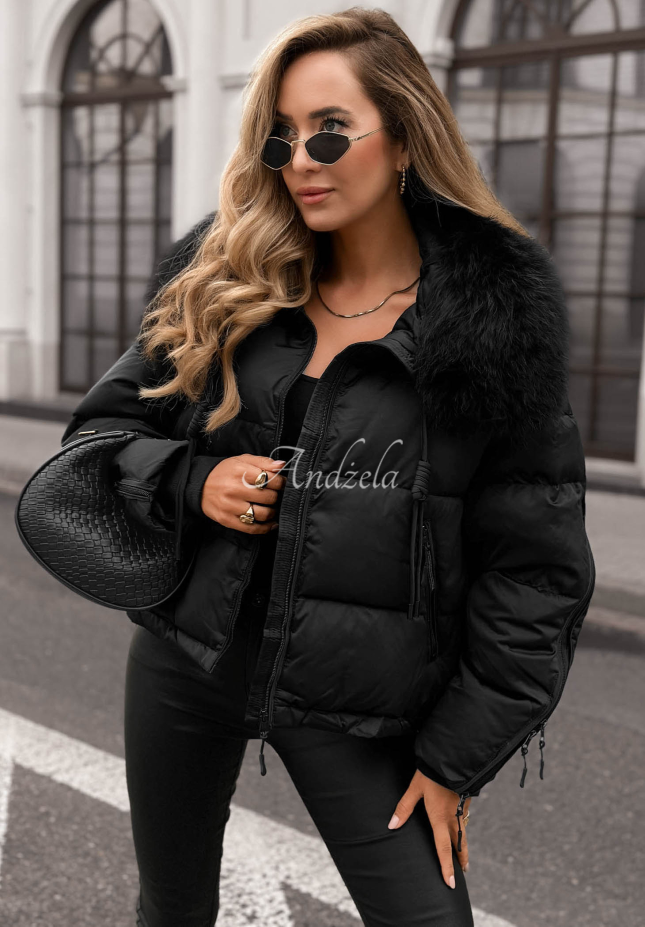 Kurze Jacke mit Echtfellbesatz Amber Leaves Schwarz