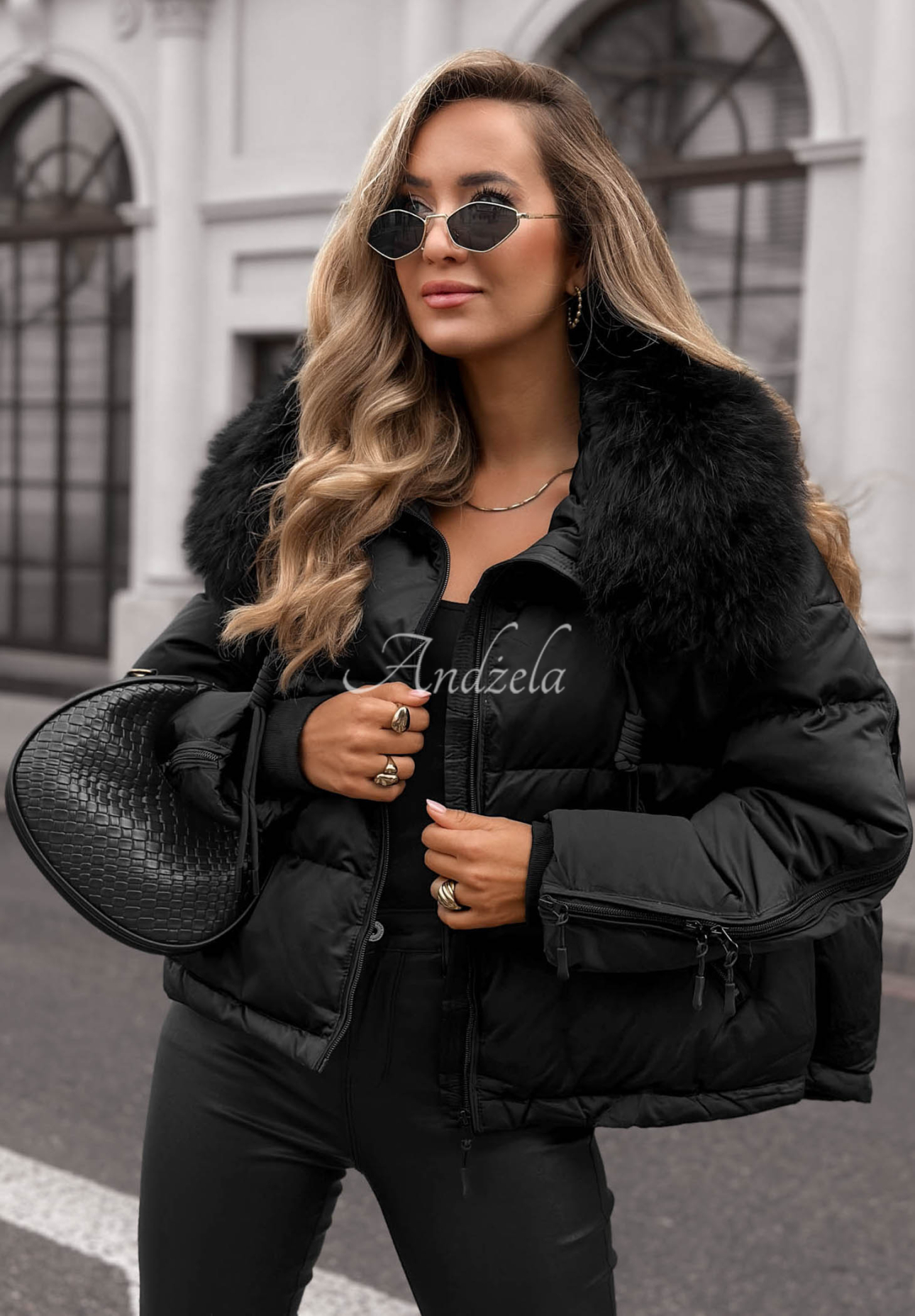 Kurze Jacke mit Echtfellbesatz Amber Leaves Schwarz