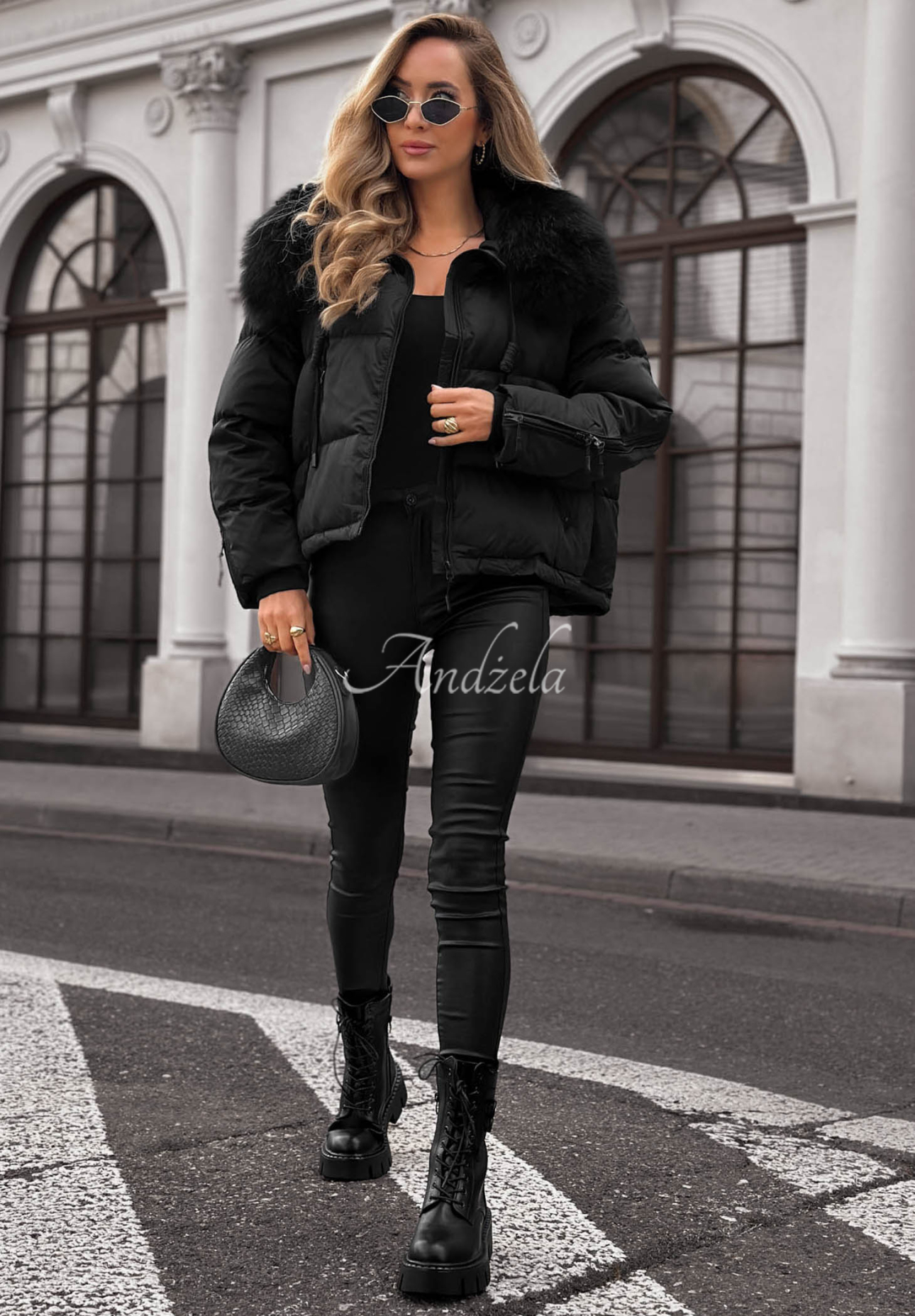 Kurze Jacke mit Echtfellbesatz Amber Leaves Schwarz
