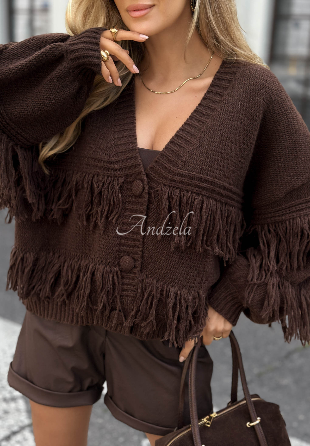 Kurze Strickjacke mit Knopfleiste aus Viskose mit Fransen Feels Cozy Schokoladenbraun