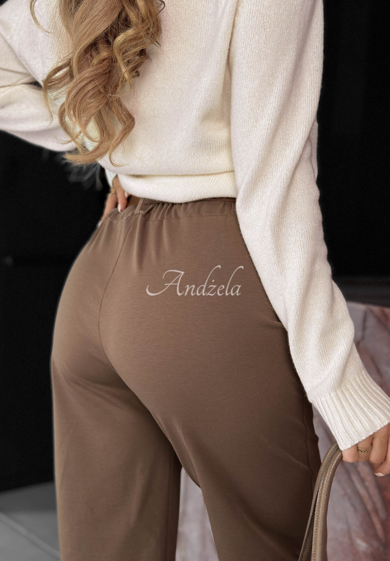 Baumwollhose im Mom-Fit-Schnitt mit Viskoseanteil und Gürtel Urban Grac Mokkafarben