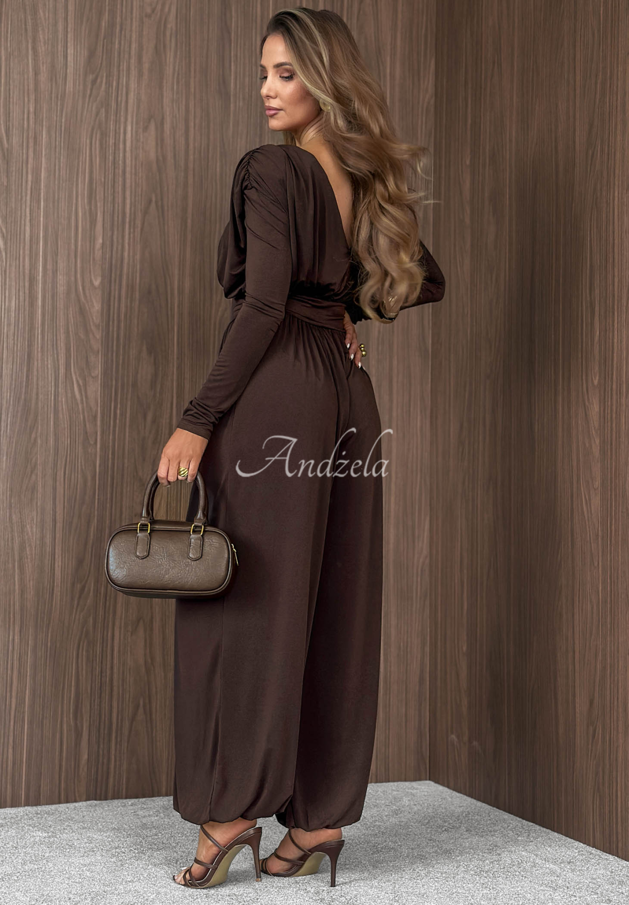 Langer Overall mit Rüschen Midnight Latte Schokoladenbraun