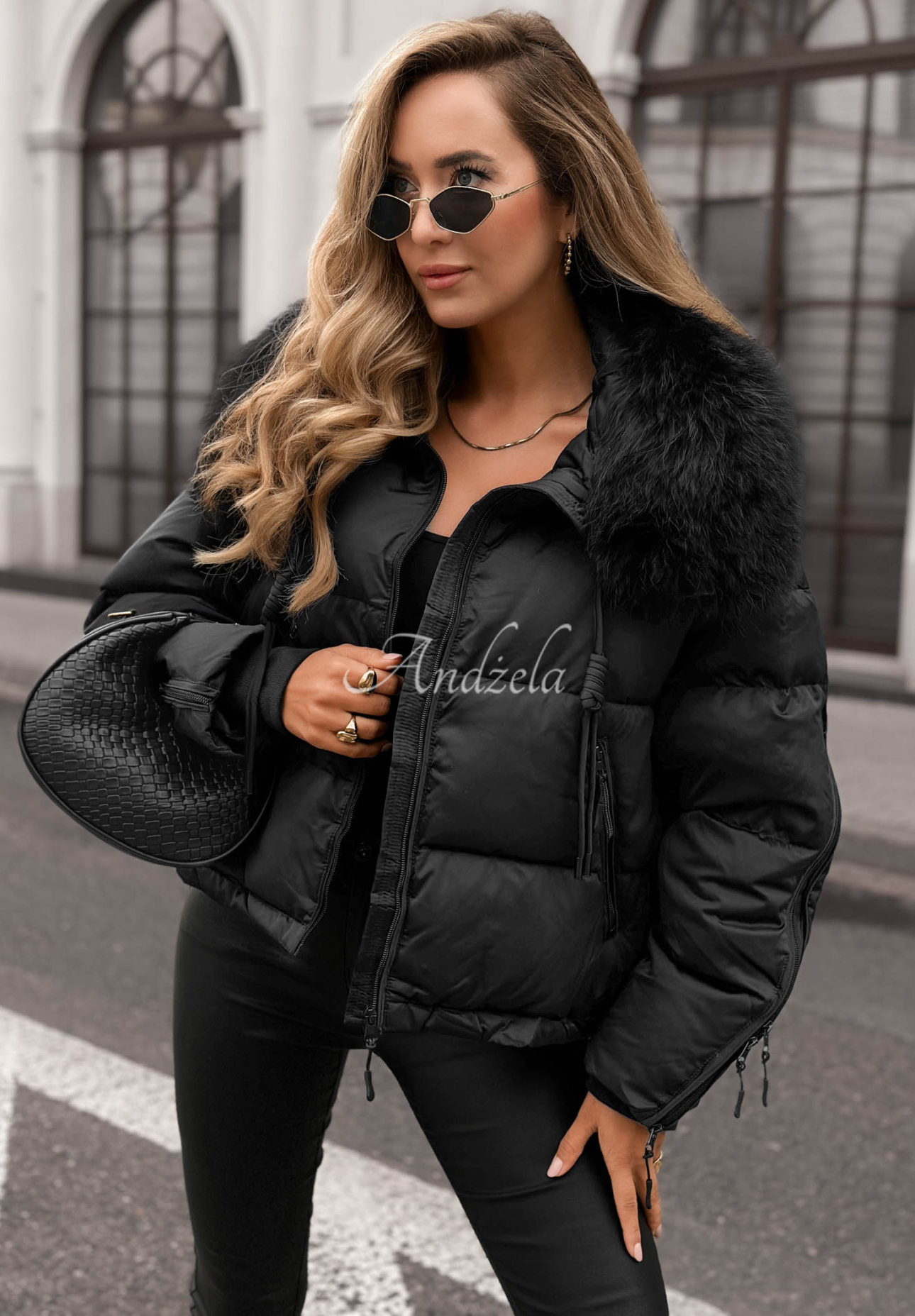 Kurze Jacke mit Echtfellbesatz Amber Leaves Schwarz