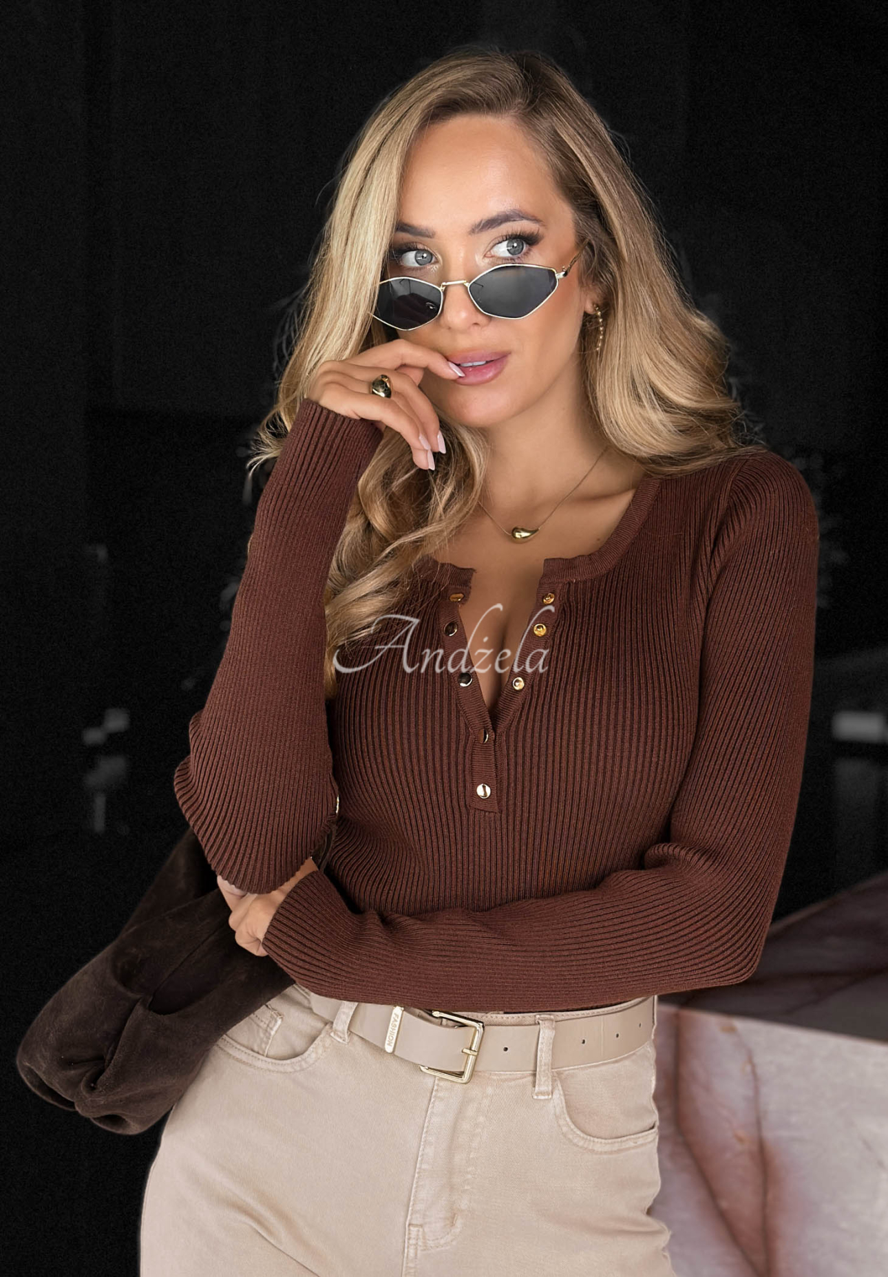 Gerippter Viskose-Longsleeve-Body mit Knopfleiste am Ausschnitt Chic Essence Schokoladenbraun