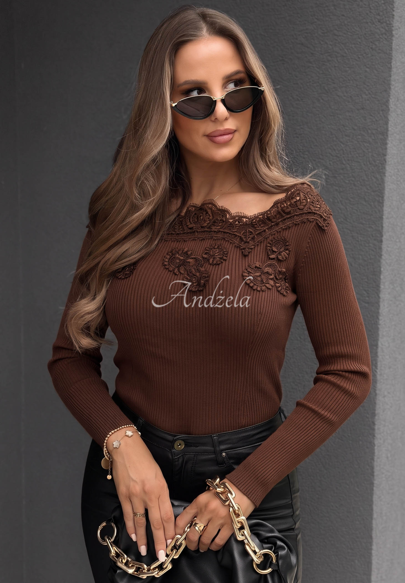 Gerippte Off-Shoulder-Bluse aus Viskose mit Stickereien Pure Grace Schokoladenbraun