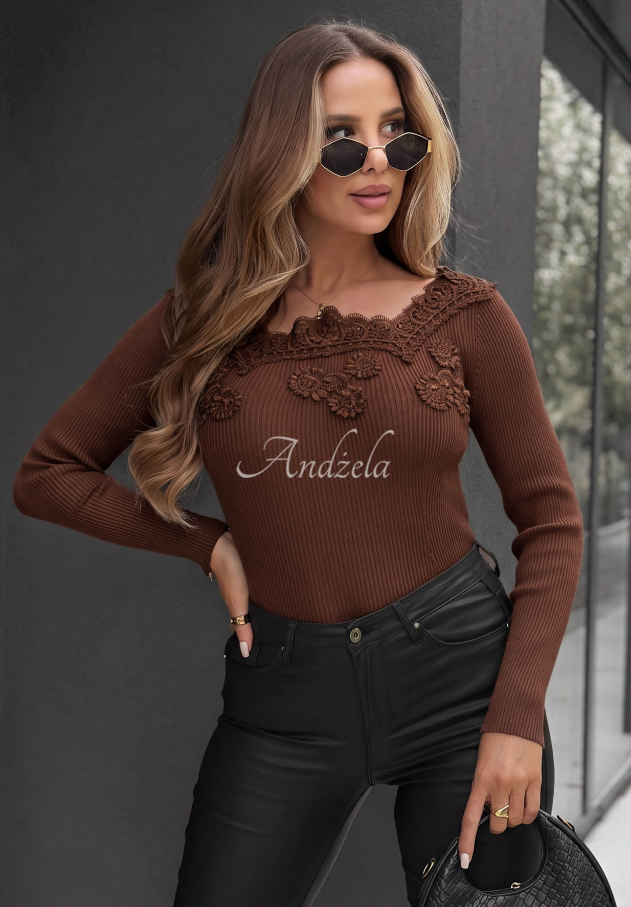 Gerippte Off-Shoulder-Bluse aus Viskose mit Stickereien Pure Grace Schokoladenbraun