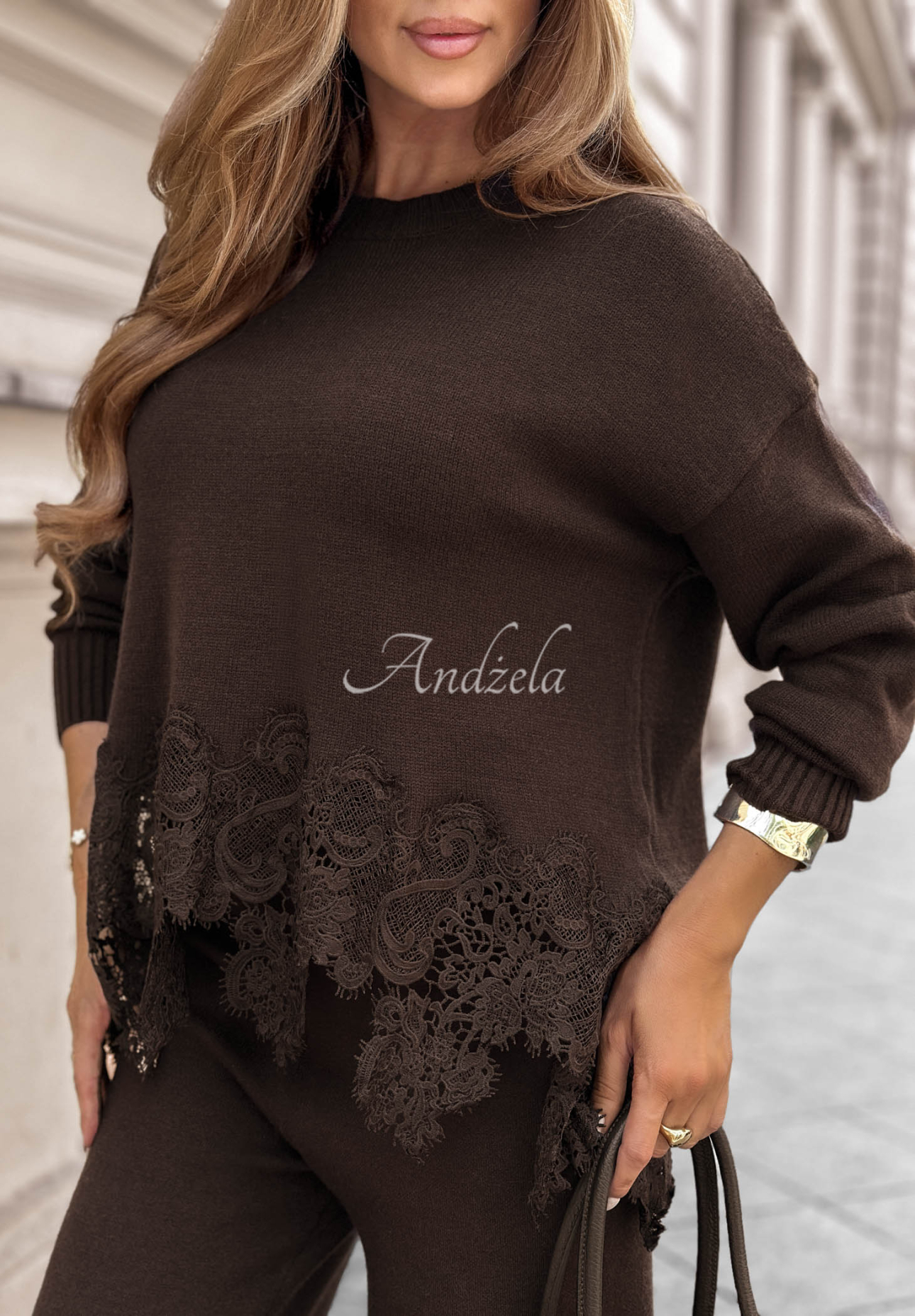 Asymmetrischer Viskosepullover mit Spitze Brown Sugar Schokoladenbraun