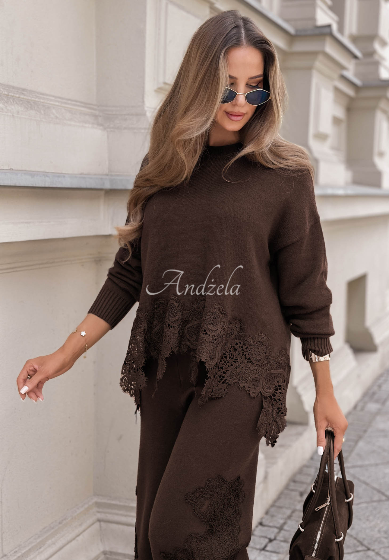 Asymmetrischer Viskosepullover mit Spitze Brown Sugar Schokoladenbraun