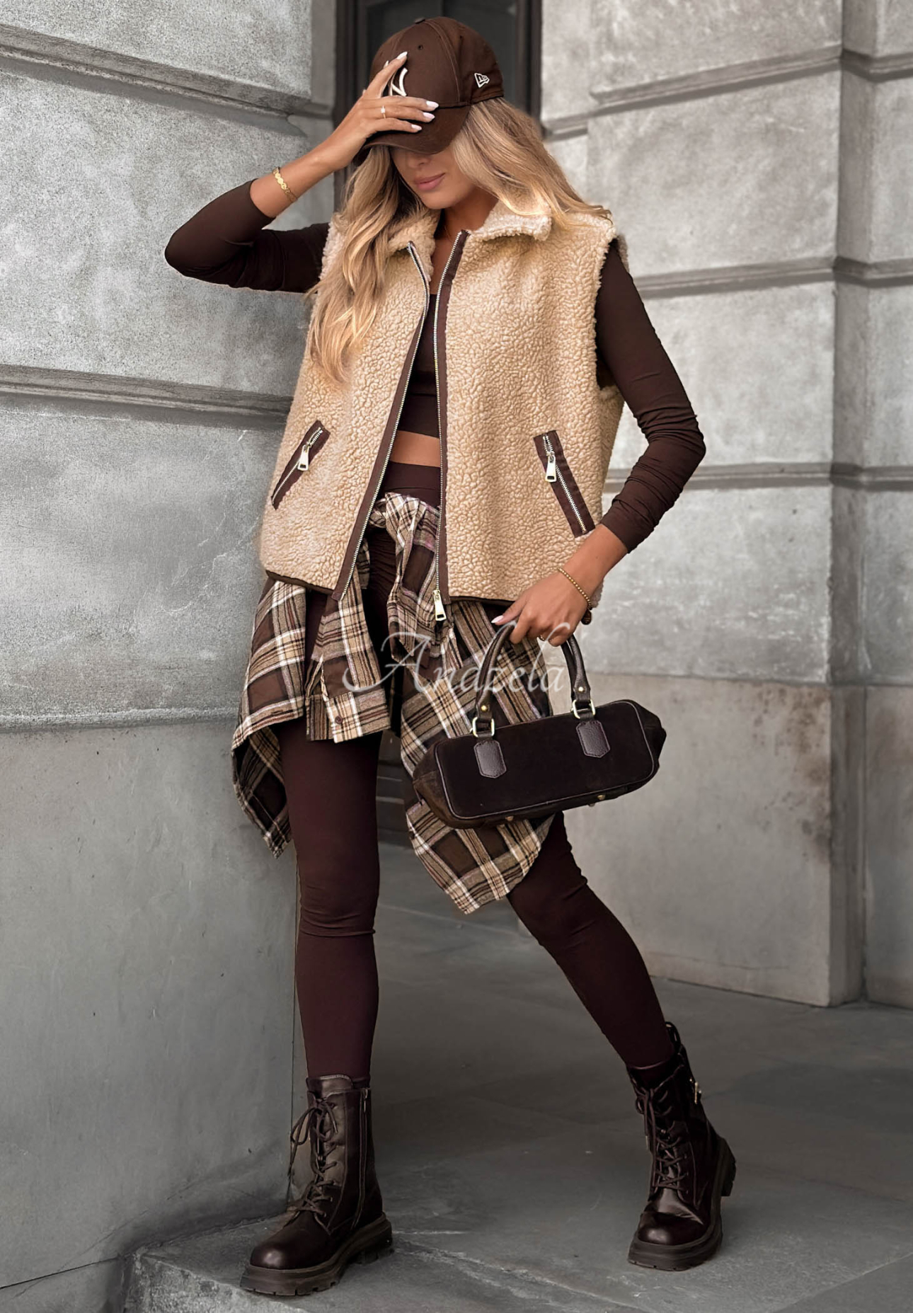 Kurze Weste aus Lammfellimitat mit Wolle Fluffy Lamb Beige