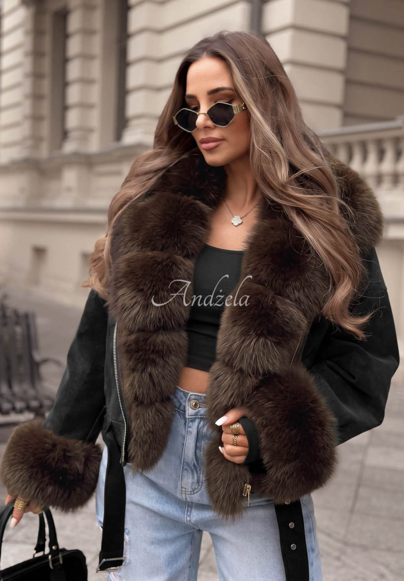 Kurze Jacke mit Fellimitat Golden Season Schwarz