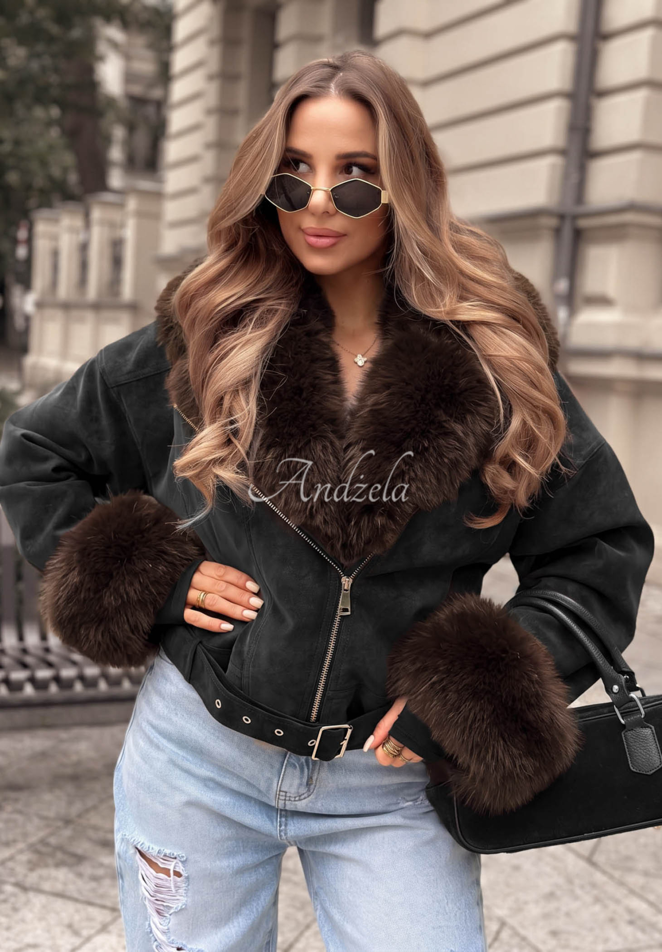 Kurze Jacke mit Fellimitat Golden Season Schwarz
