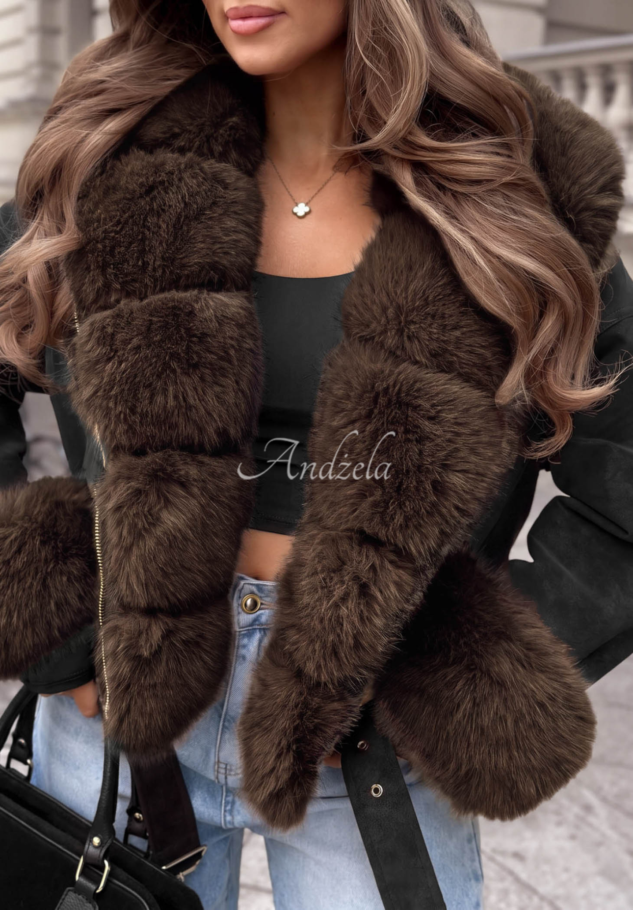 Kurze Jacke mit Fellimitat Golden Season Schwarz