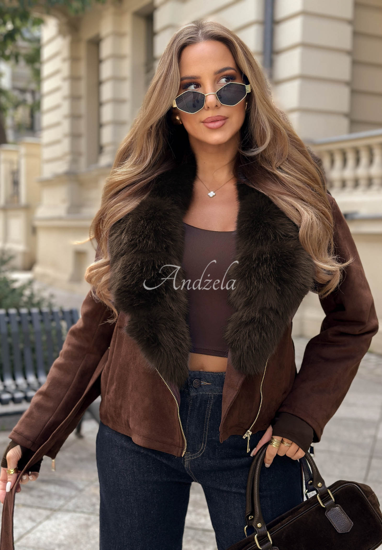 Kurze Jacke aus Wildlederimitat mit Kunstfell Cinnamon Mood Schokoladenbraun